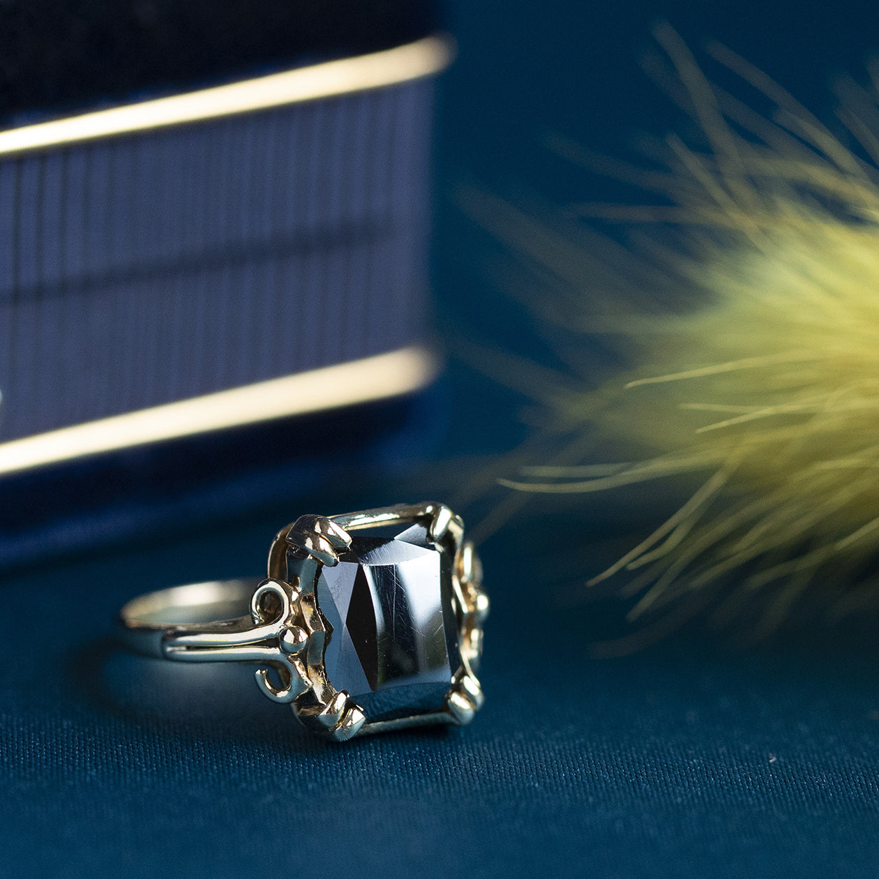 14 kt gold ring with hematite