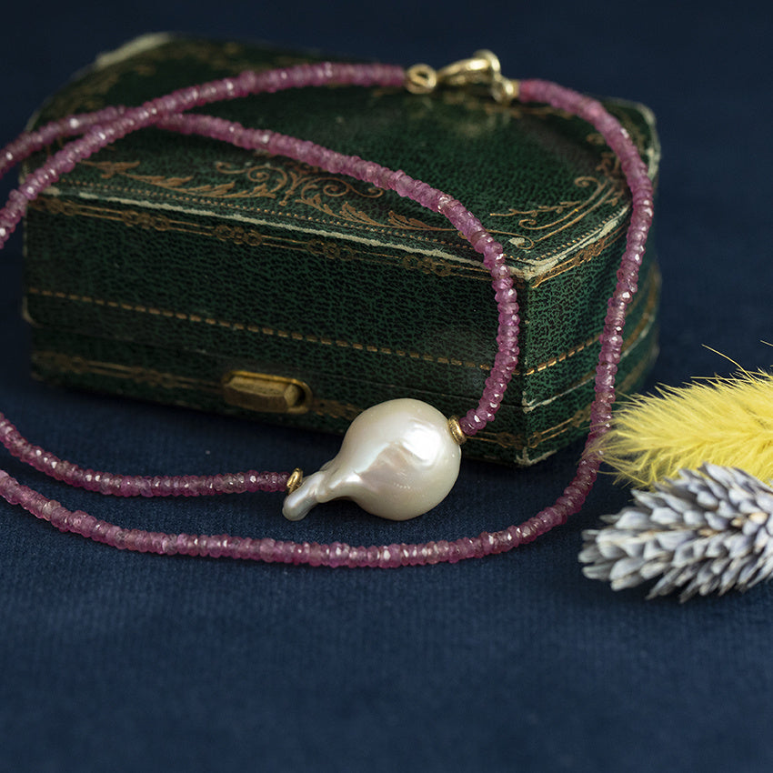 Ruby necklace with pearl and 14 kt gold clasp