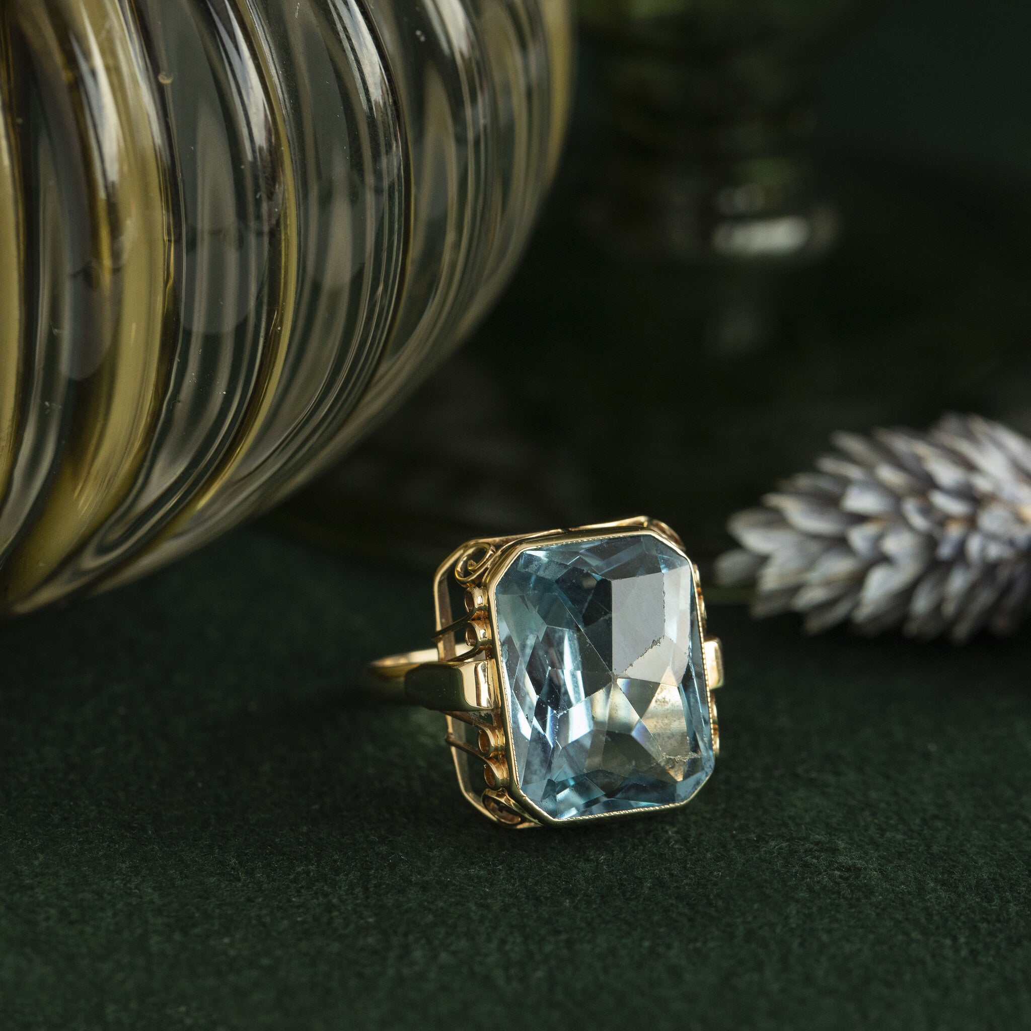 Gold vintage ring with spinel 14 kt