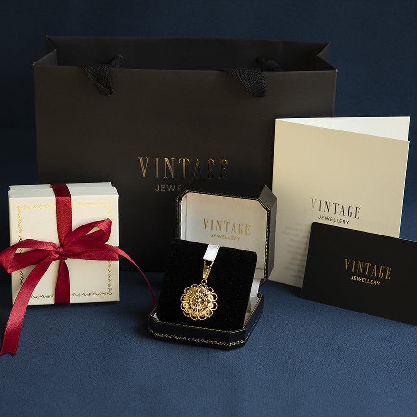 Golden vintage wine barrel pendant 14 kt