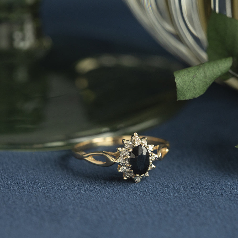 Vintage 14 kt gold entourage (cluster) ring with sapphire and diamond