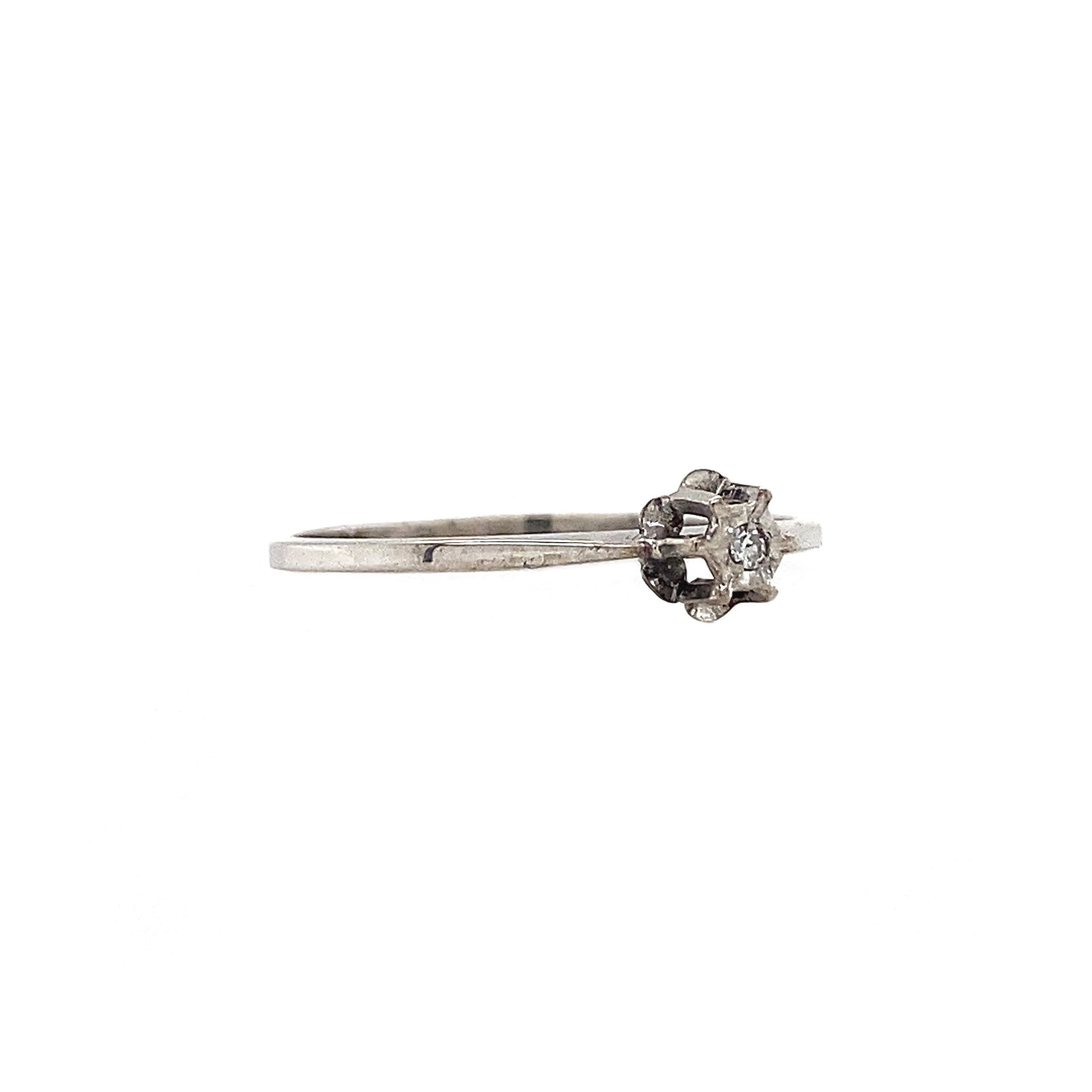 14 kt white gold solitaire ring with diamond