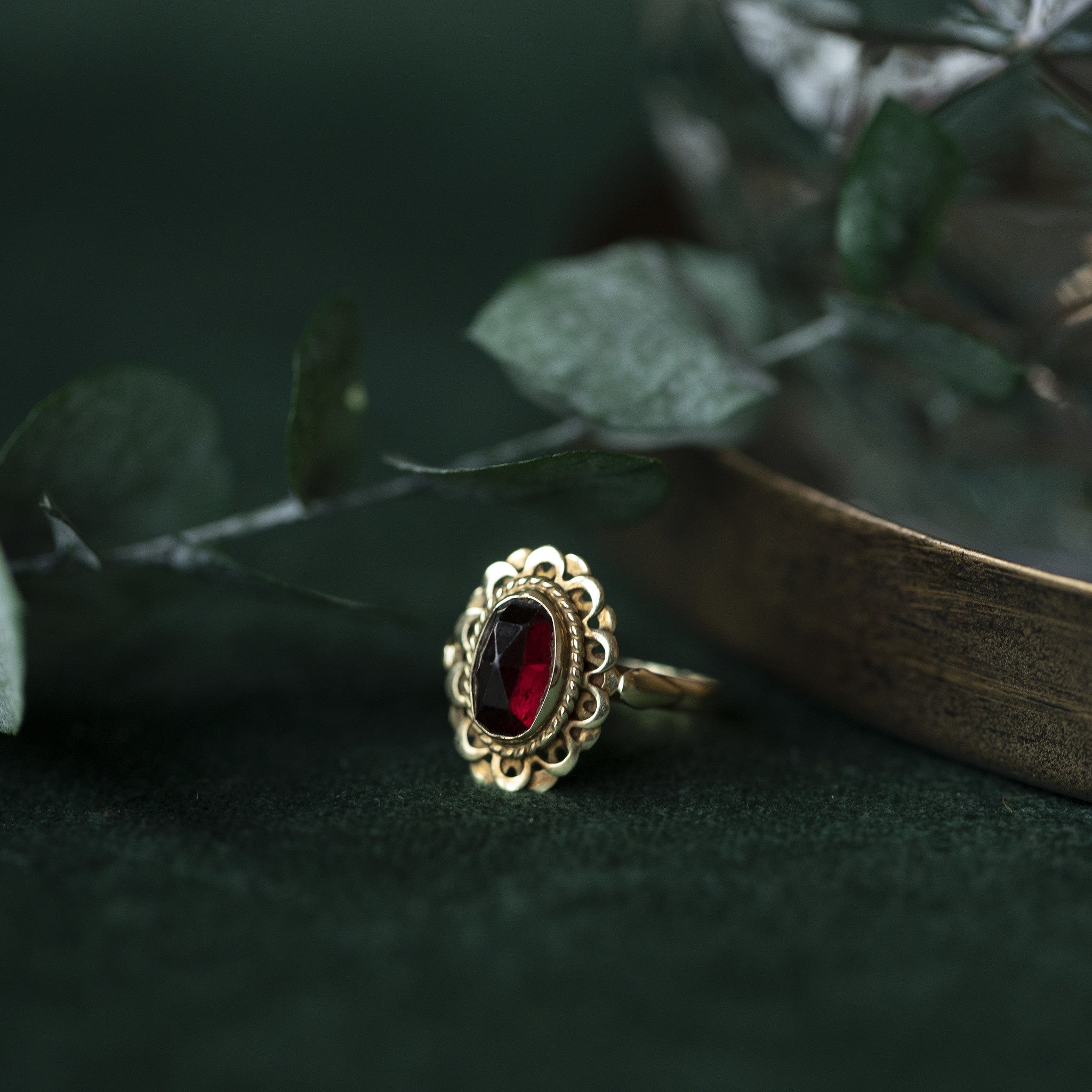 14 kt gold ring with garnet