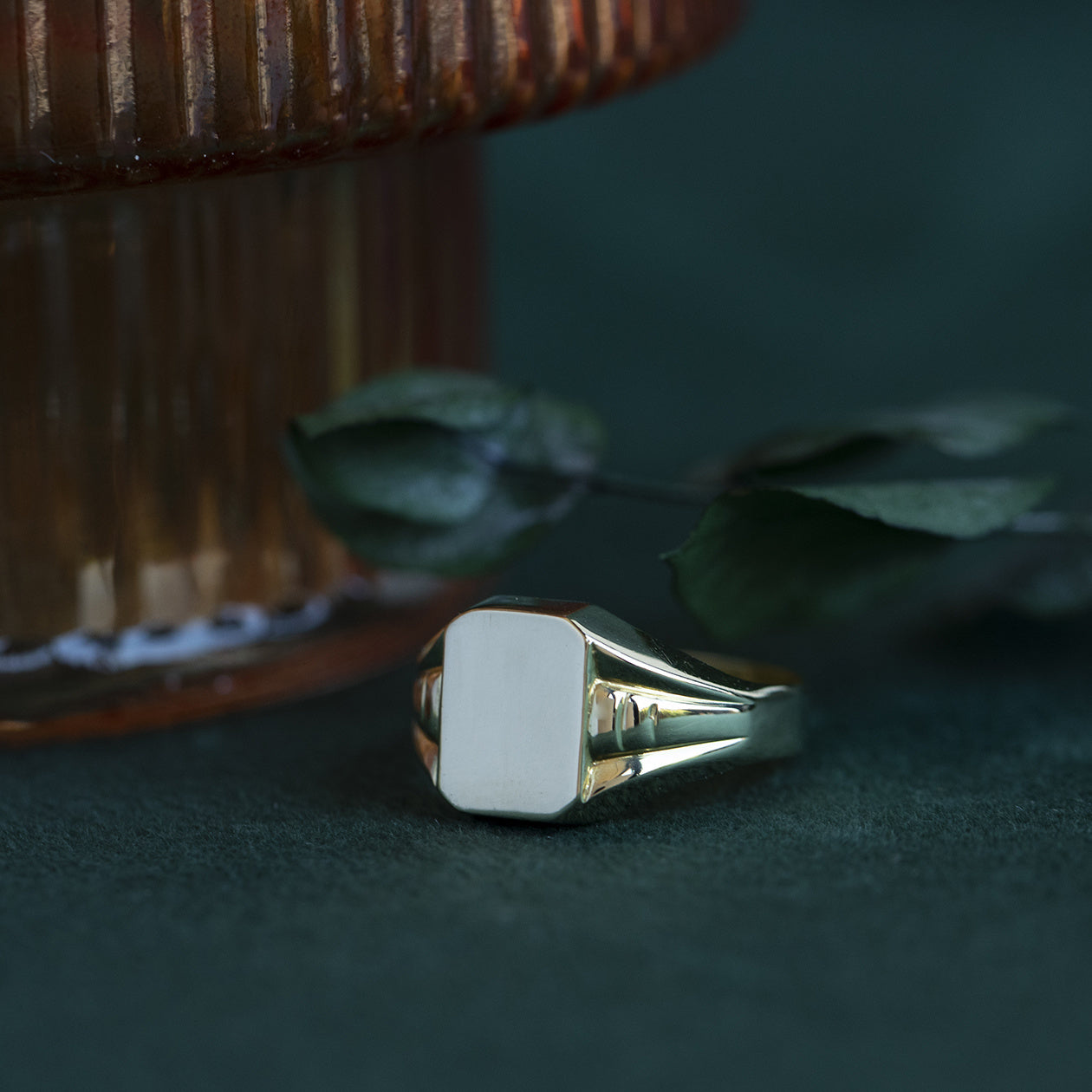 14 kt gold signet ring