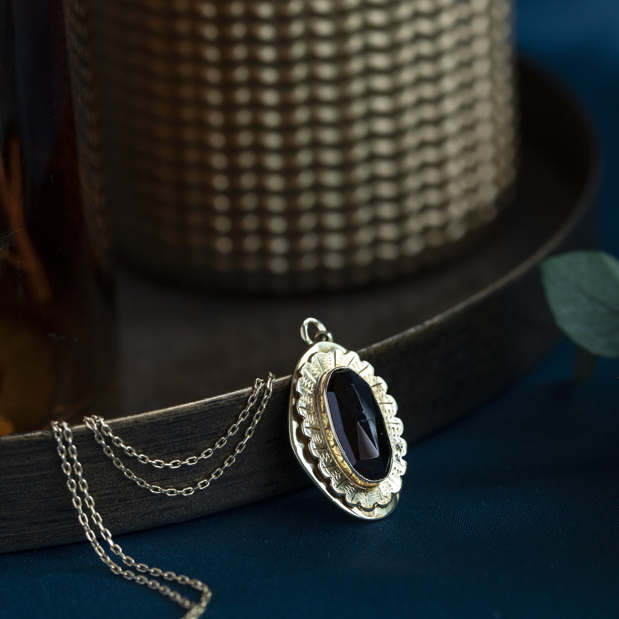 Gouden hanger met granaat 14 krt