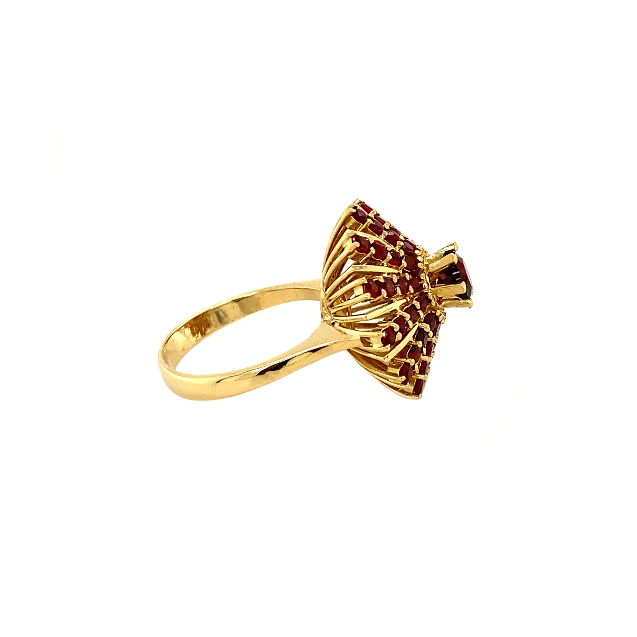 Gouden entourage ring met granaat 14 krt