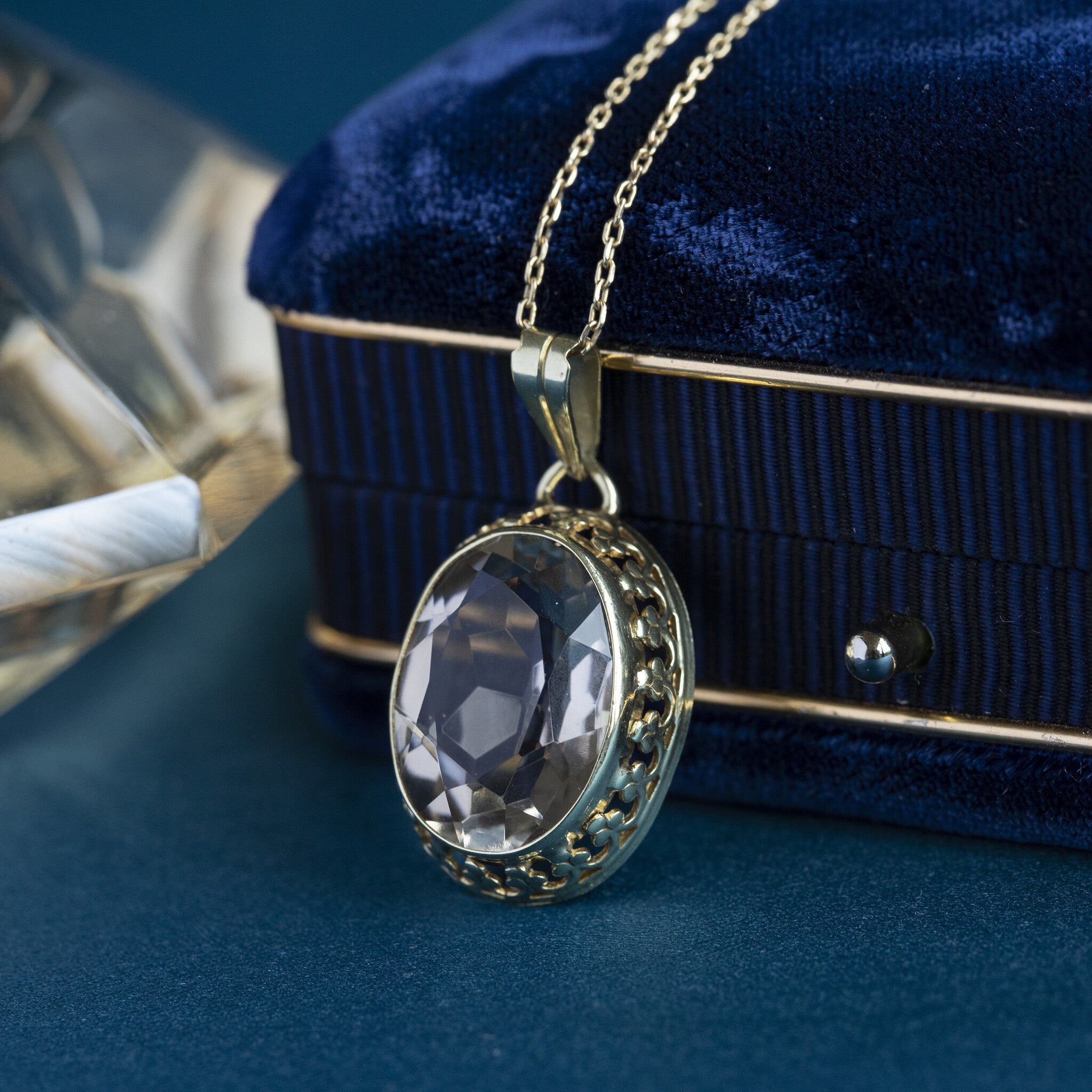 Gouden hanger met rooktopaas 14 krt