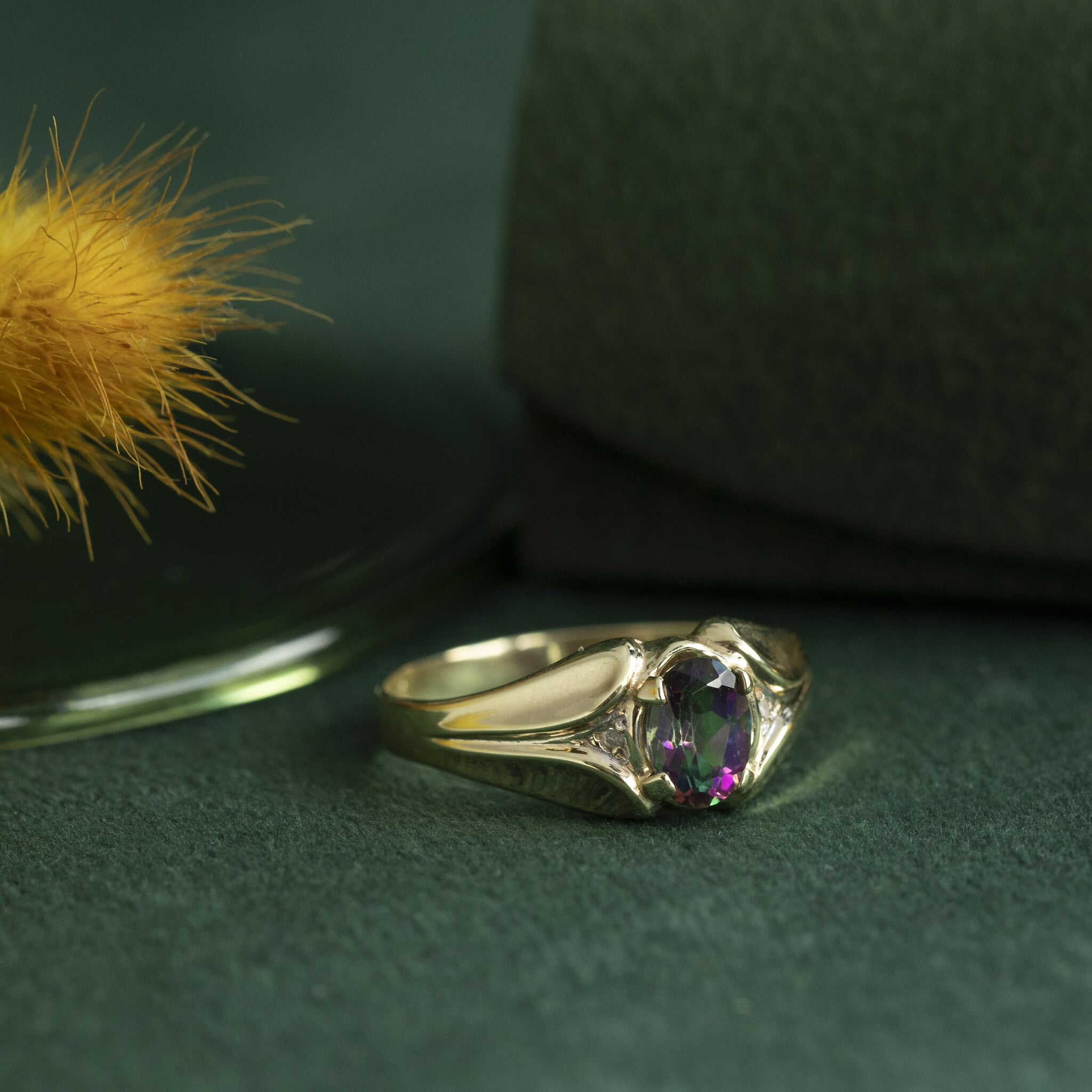 Vintage ring with mystic topaz and diamond 8 kt