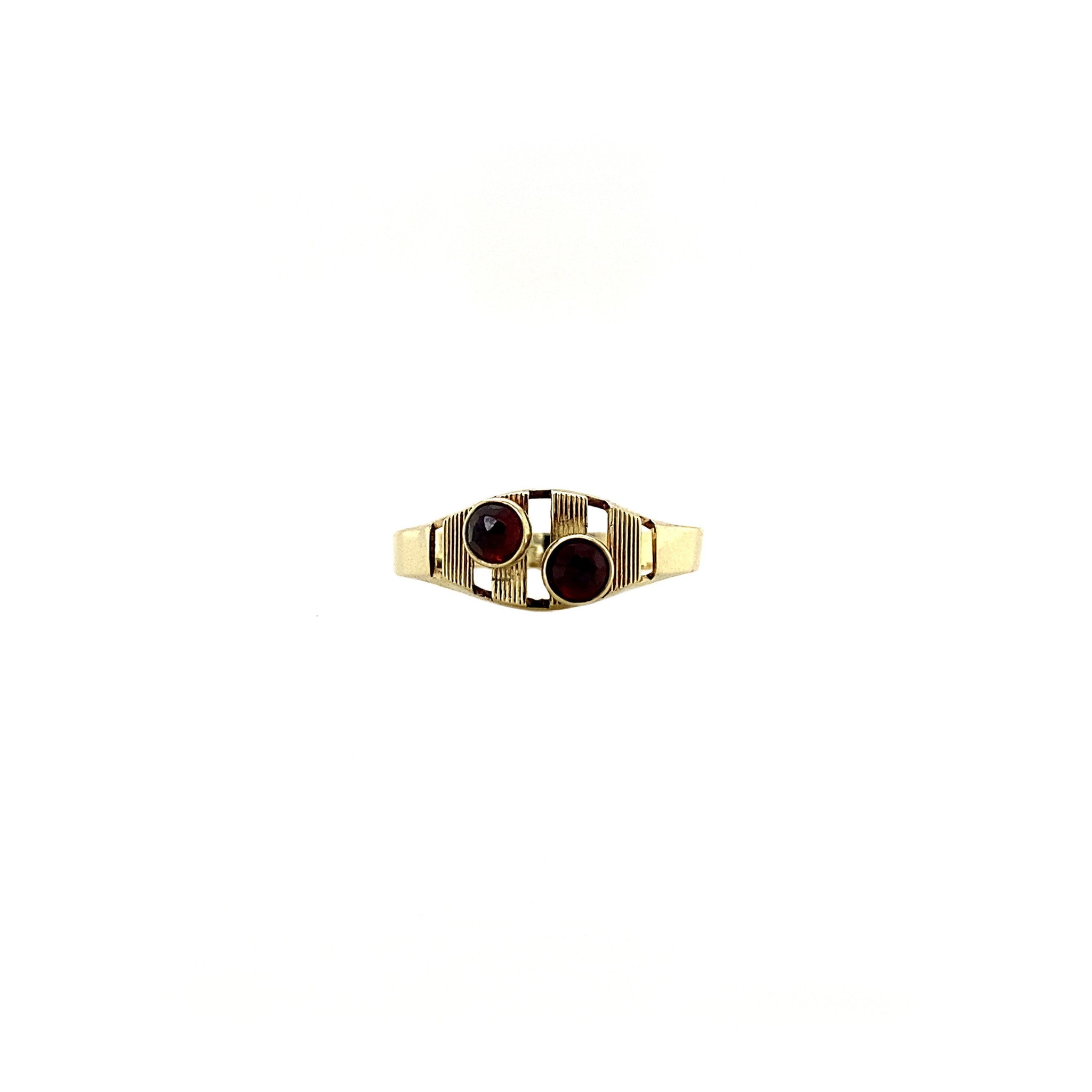 Gold ring with garnet 14 kt