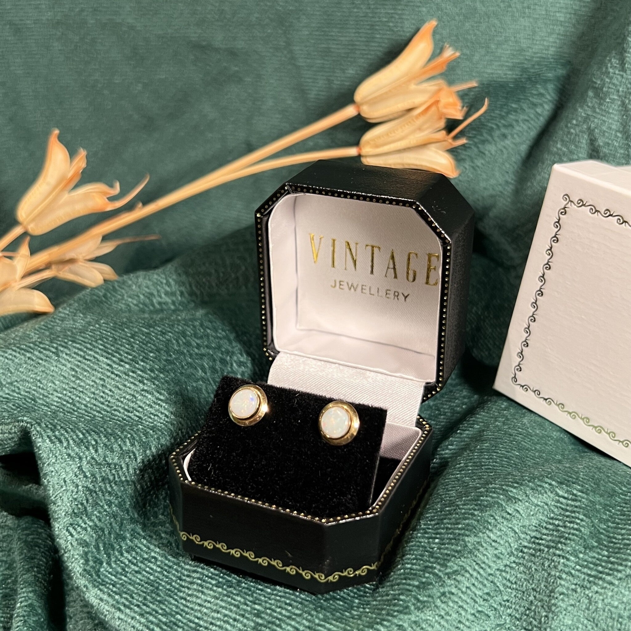 14 kt gold stud earrings with opal