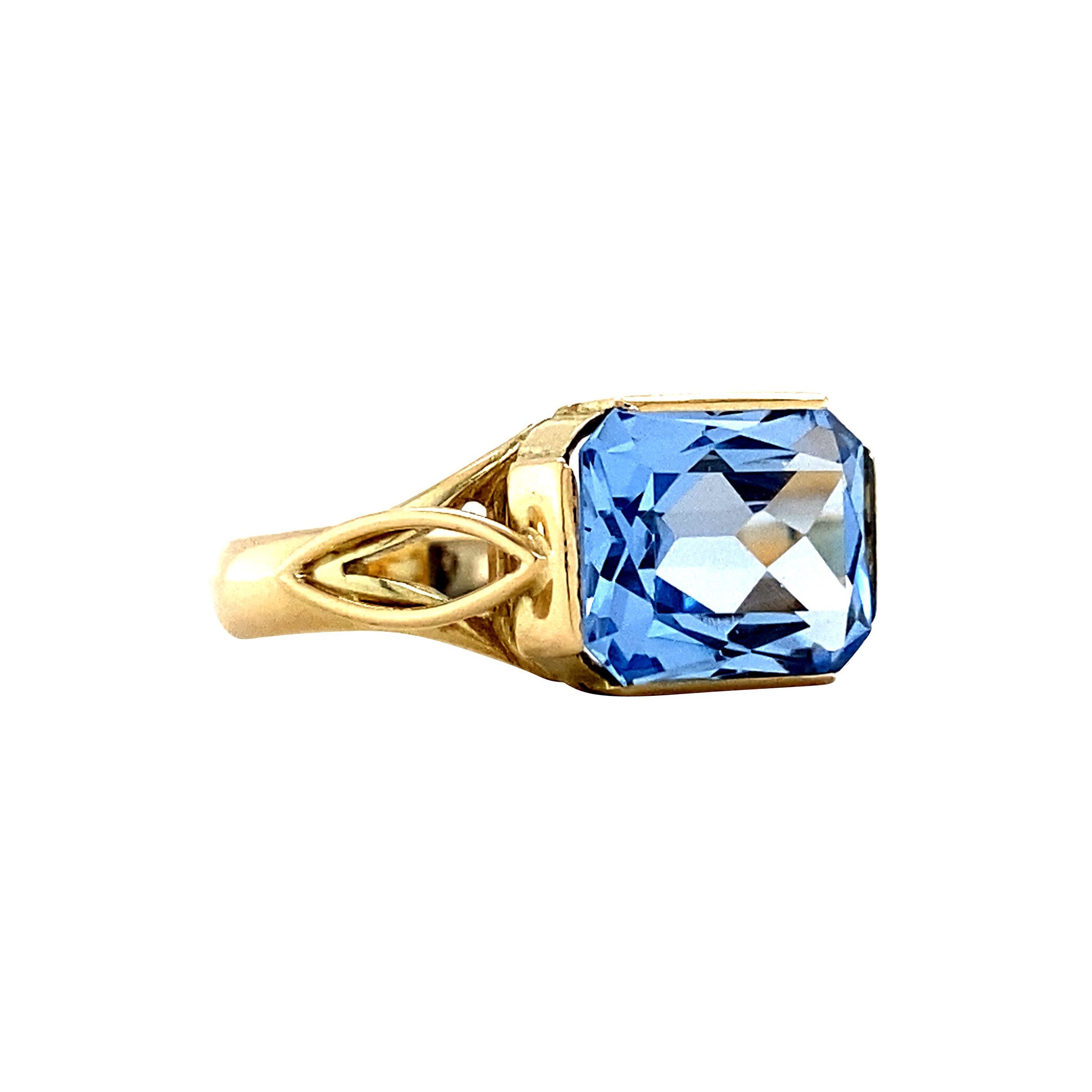Gold ring with blue spinel, 14 kt