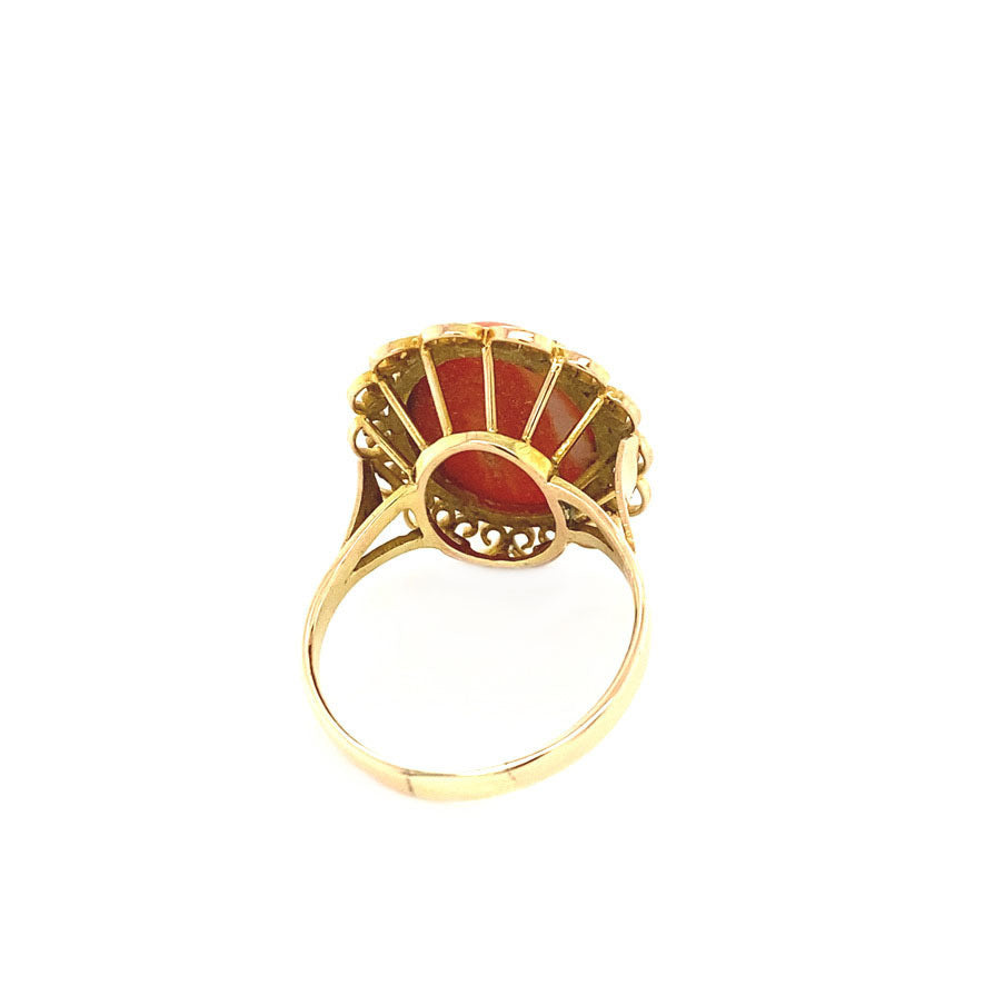 Gold ring with red coral 14 krt