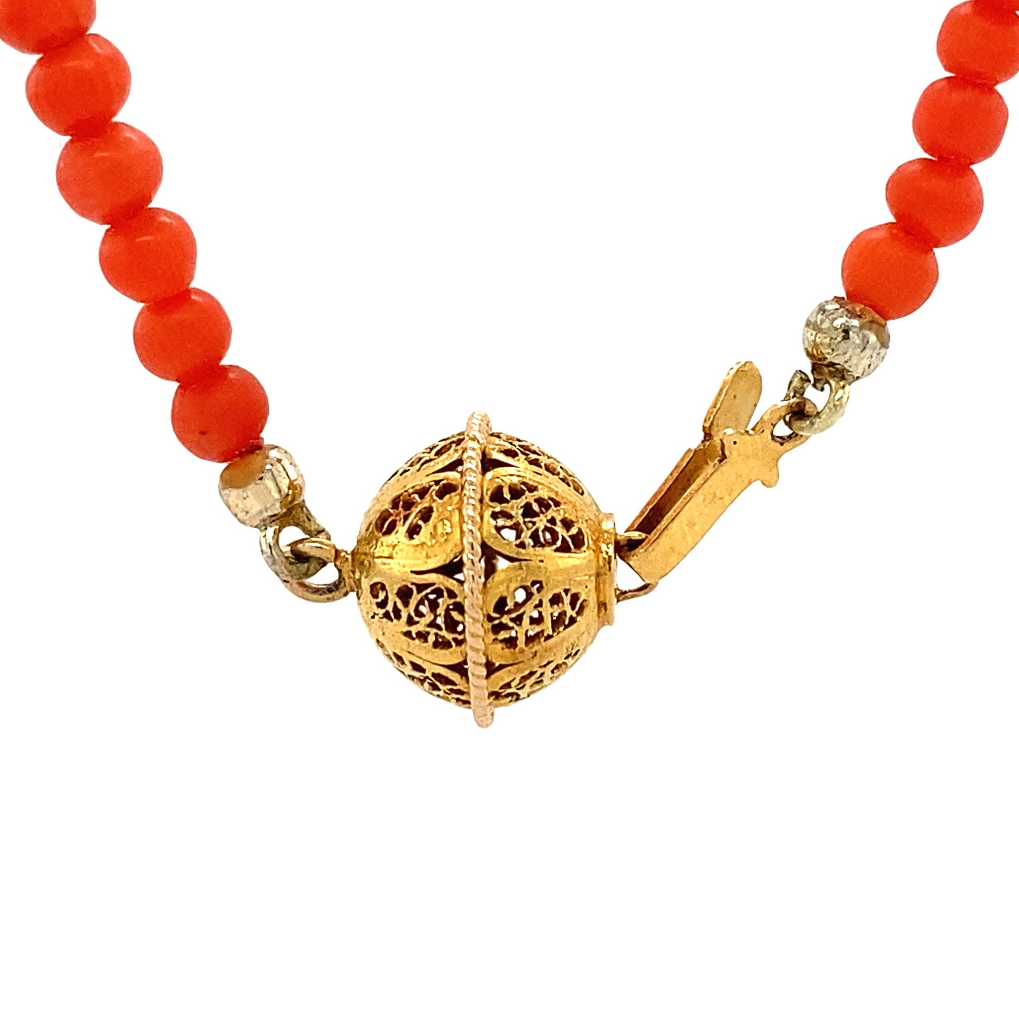 Red coral necklace with 14 kt gold clasp