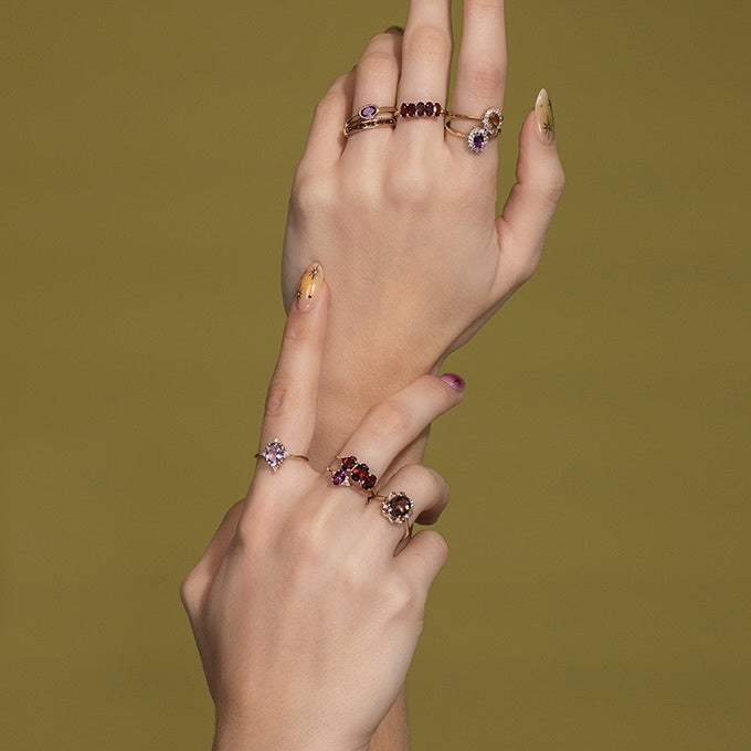 Ring with garnet 9 kt
