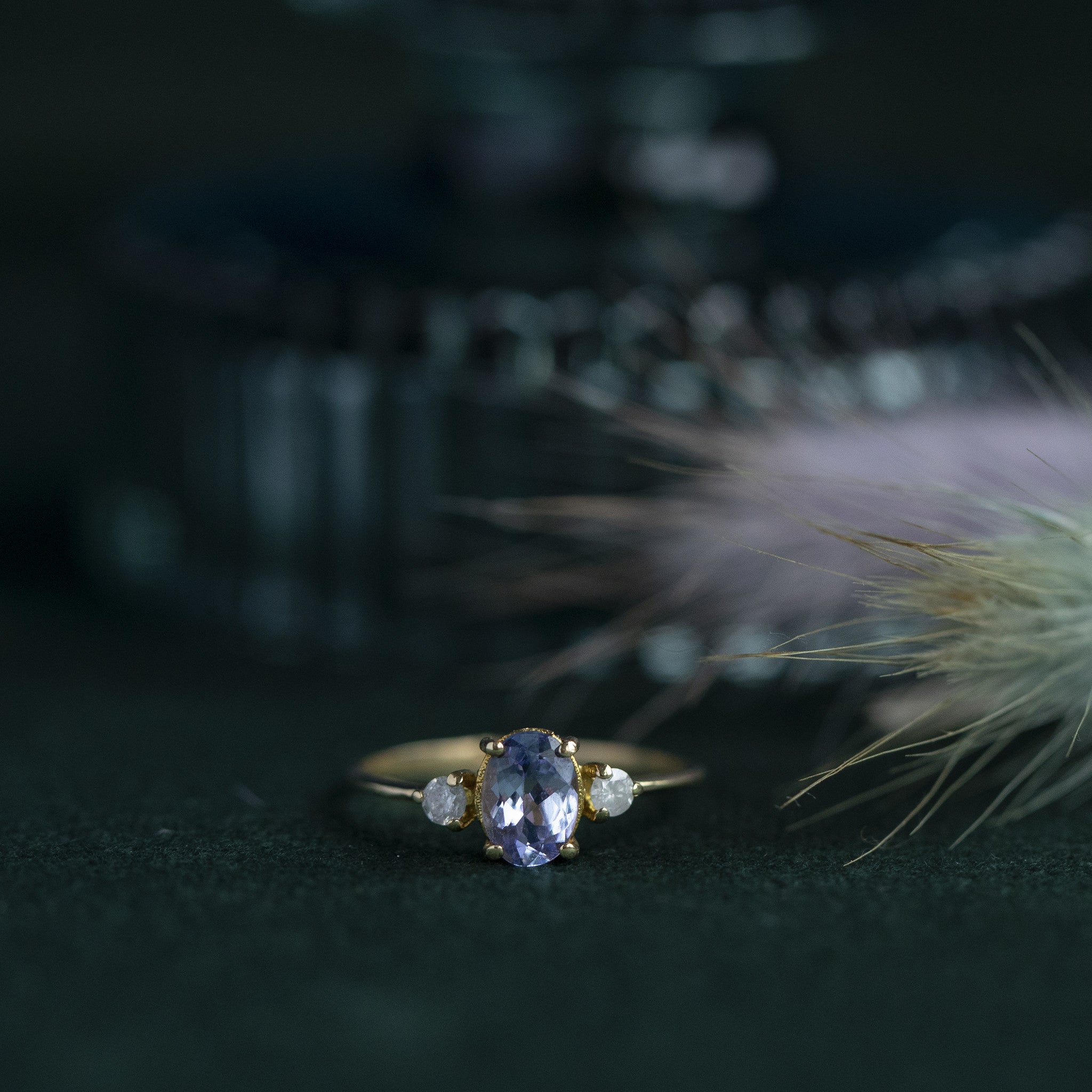 18 kt gold ring with spinel and diamond