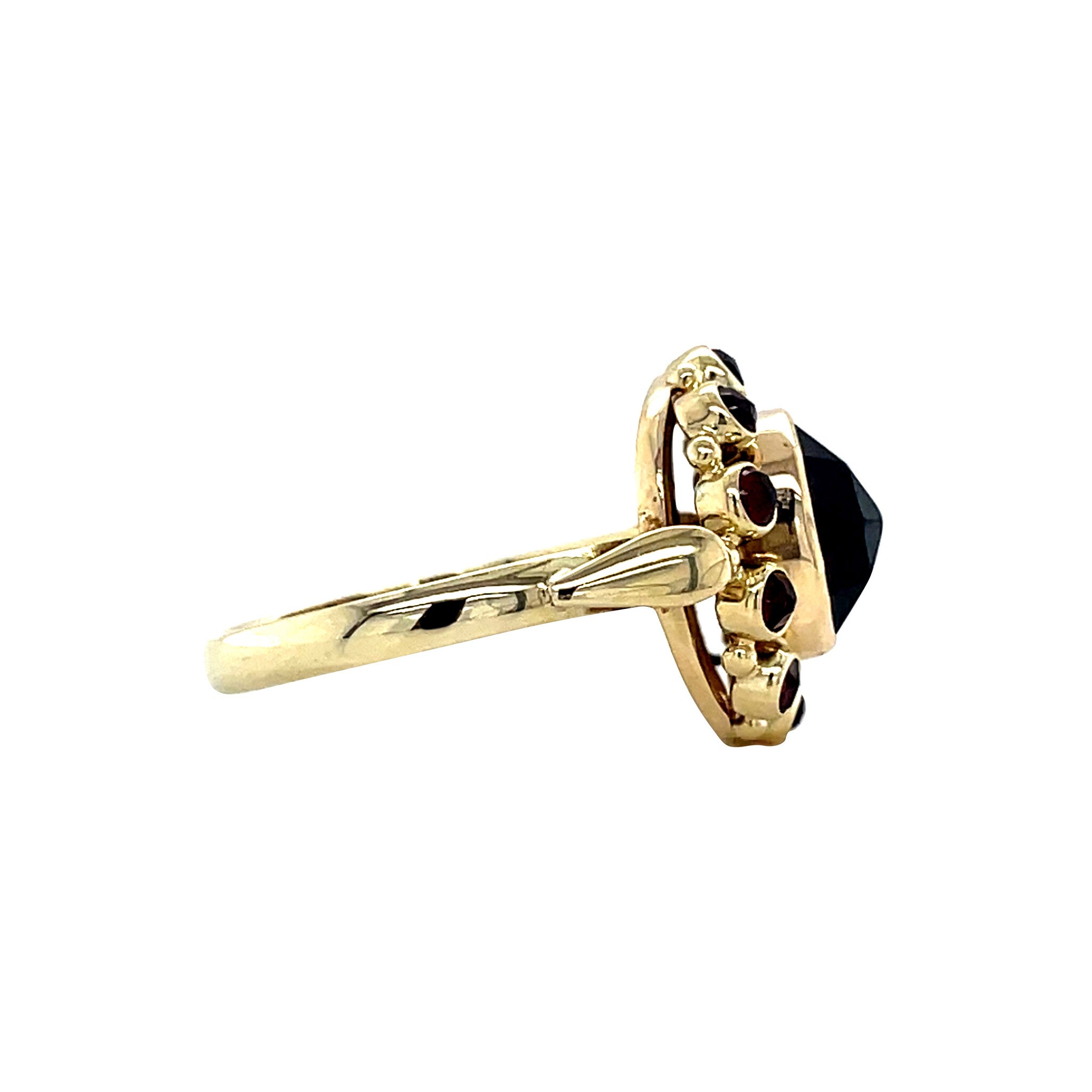 Gouden vintage entourage ring met granaat 14 krt