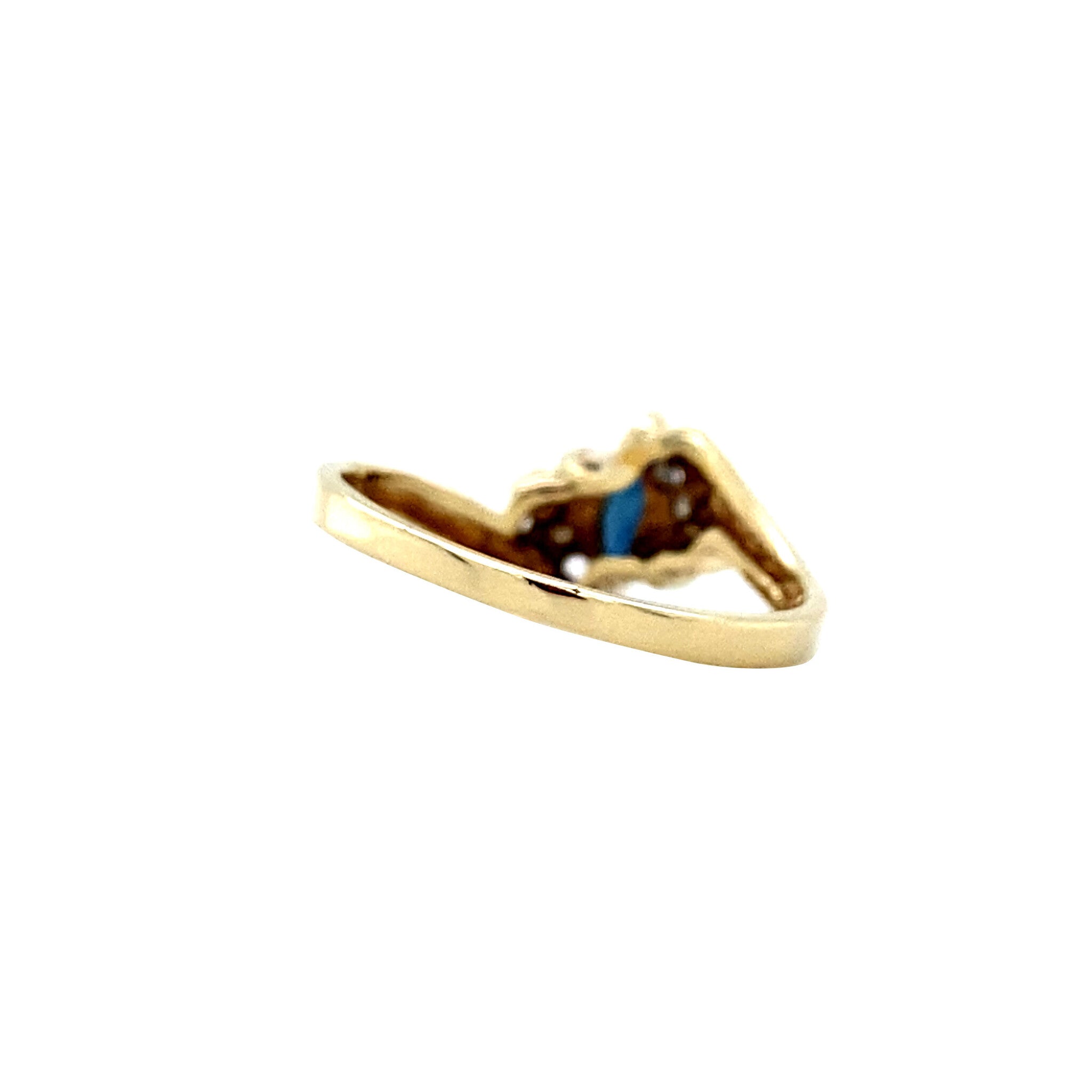 Gold ring with sapphire and diamond 14 krt