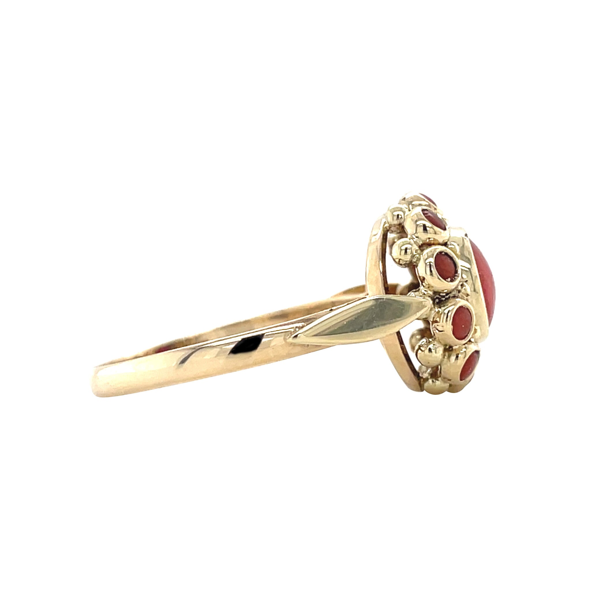 Gouden vintage entourage ring met bloedkoraal 14 kt