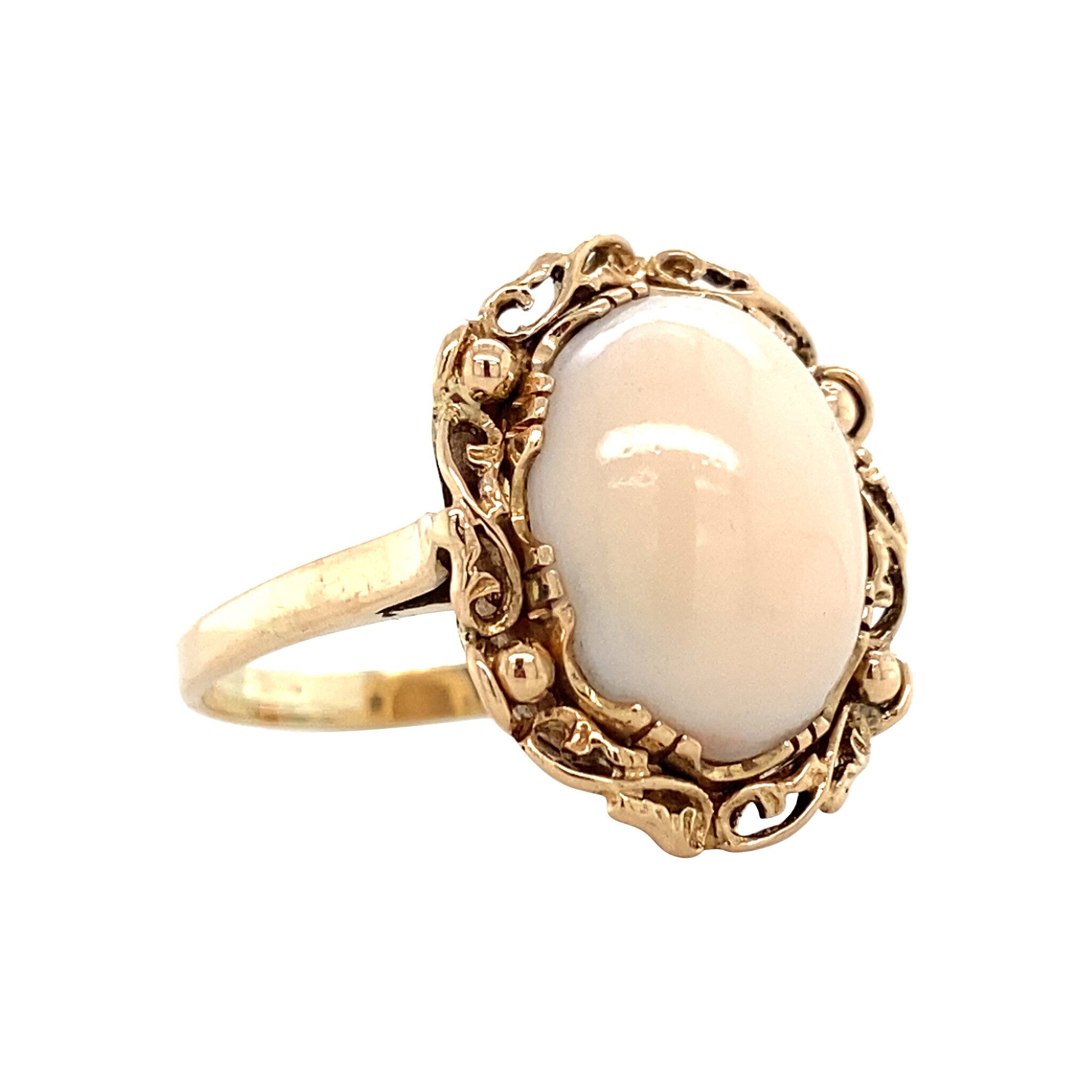 Gouden ring met angel skin koraal 14 krt