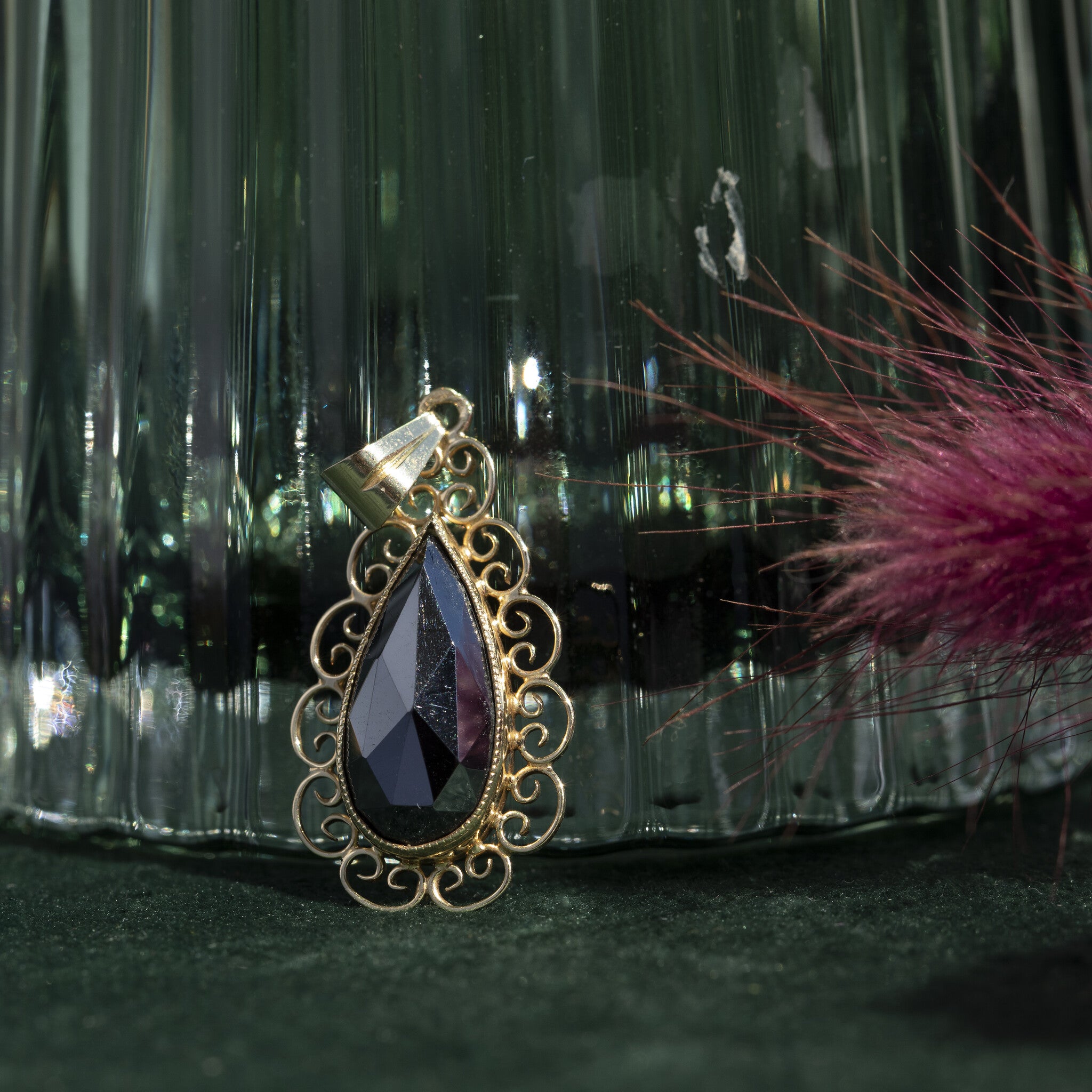 Gouden hanger met hematiet 14 krt