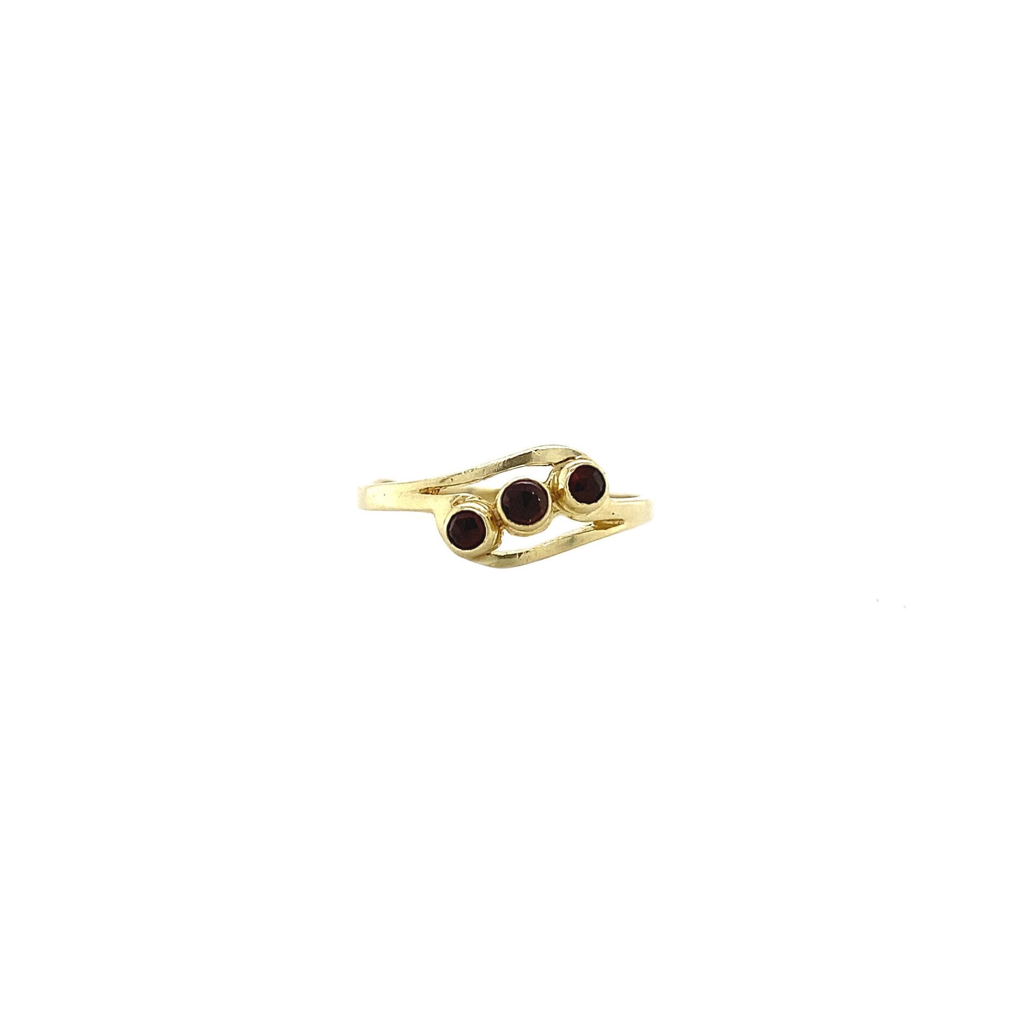 Gold ring with garnet 14 kt