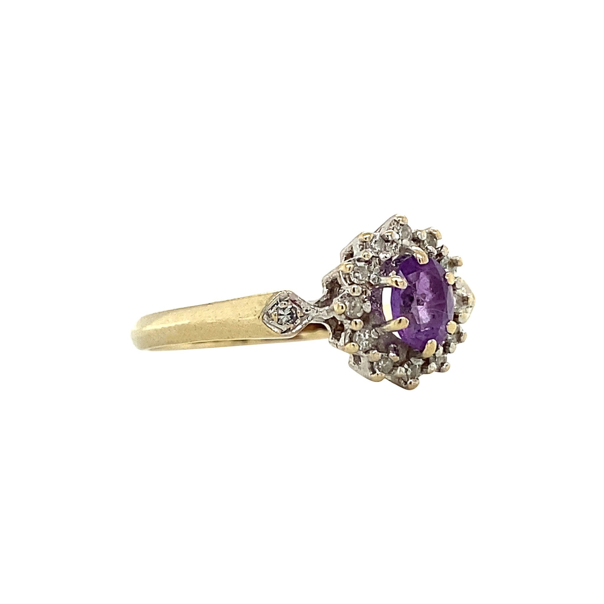 Entourage ring with amethyst and diamond, 9 kt gold