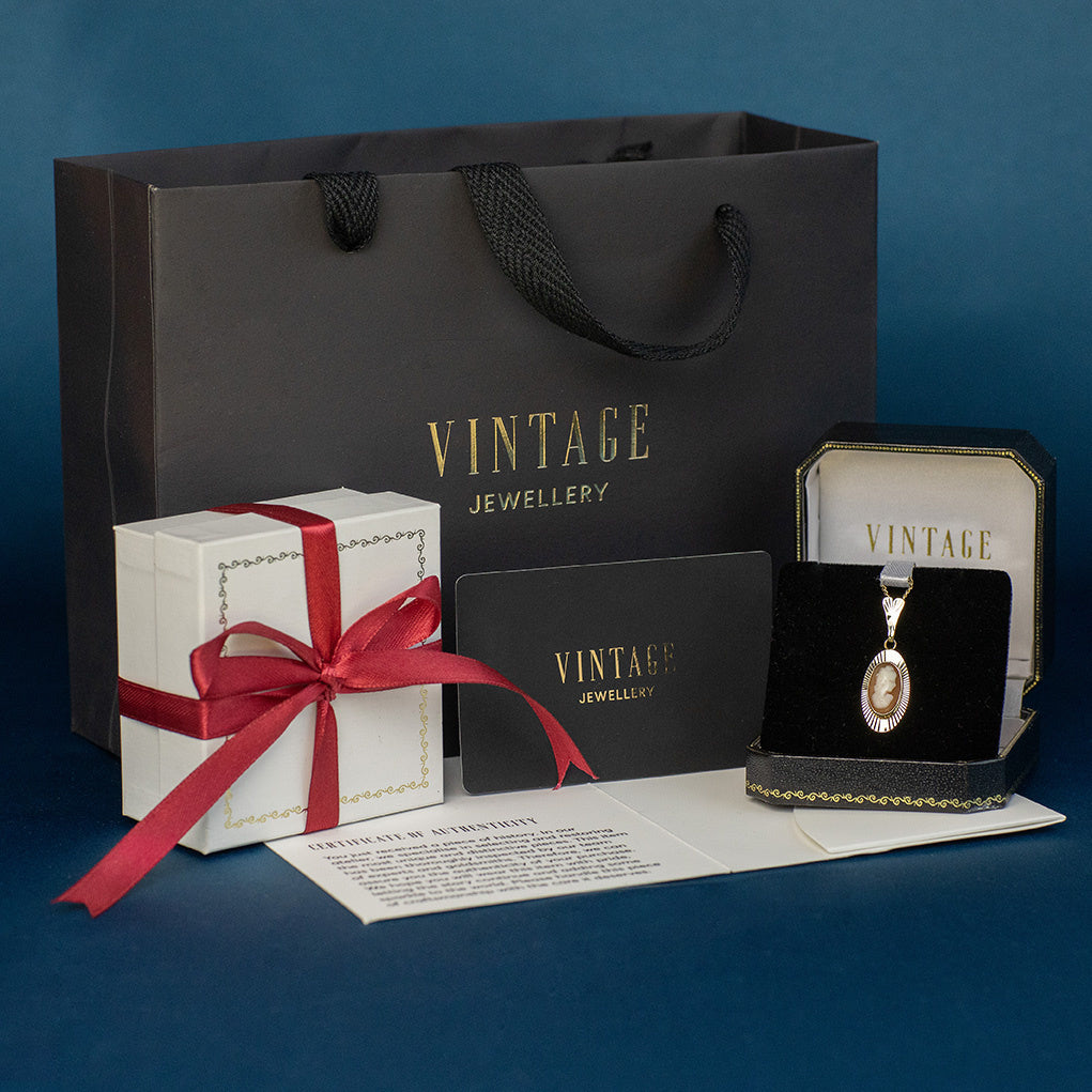 Gold vintage pendant with sapphire 14 kt