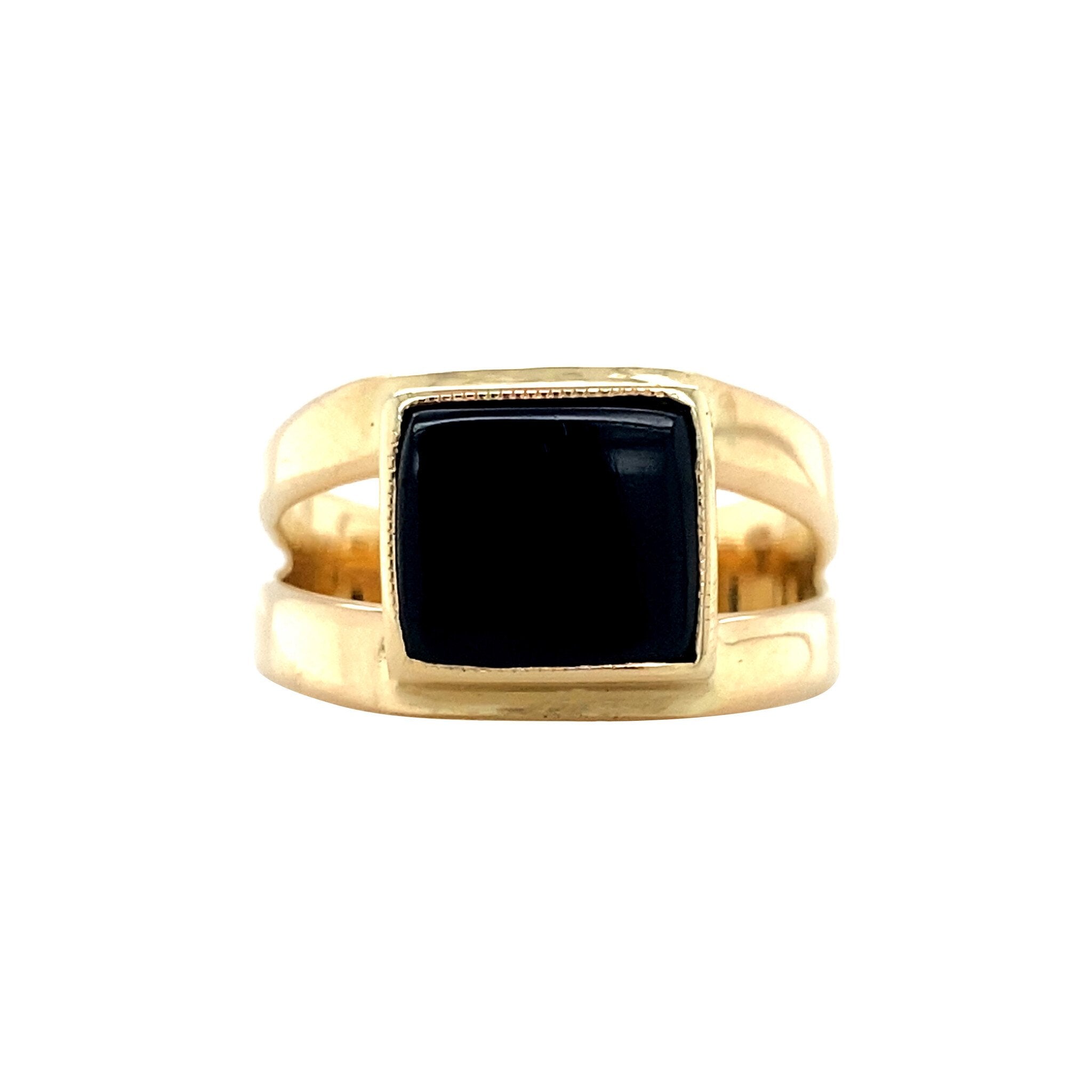 14 kt gold ring with onyx