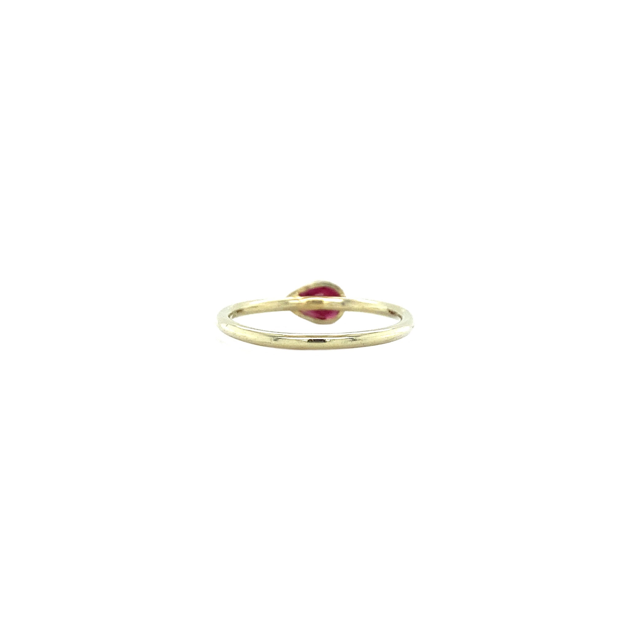 14 kt gold ring with garnet