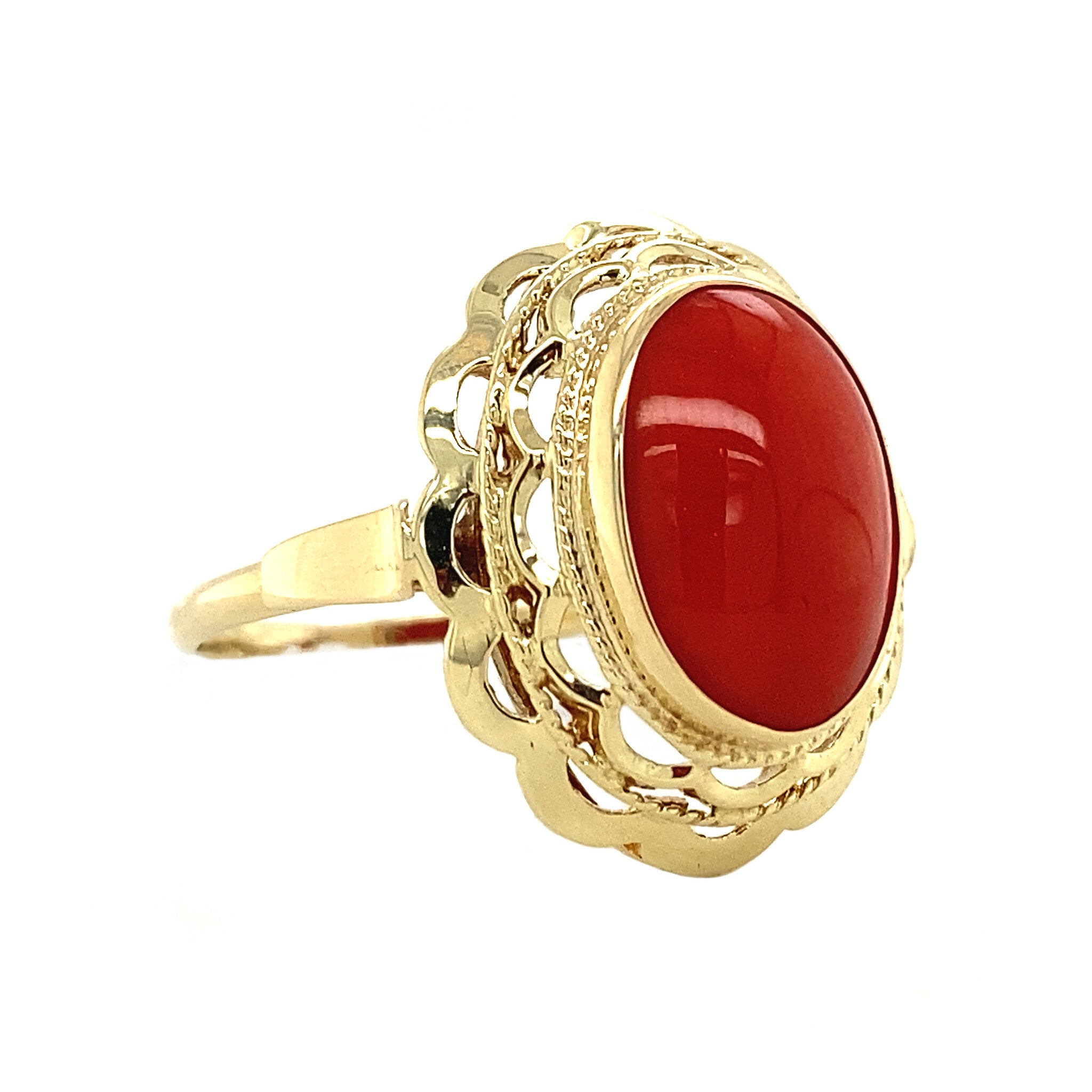 14 kt gold ring with blood coral