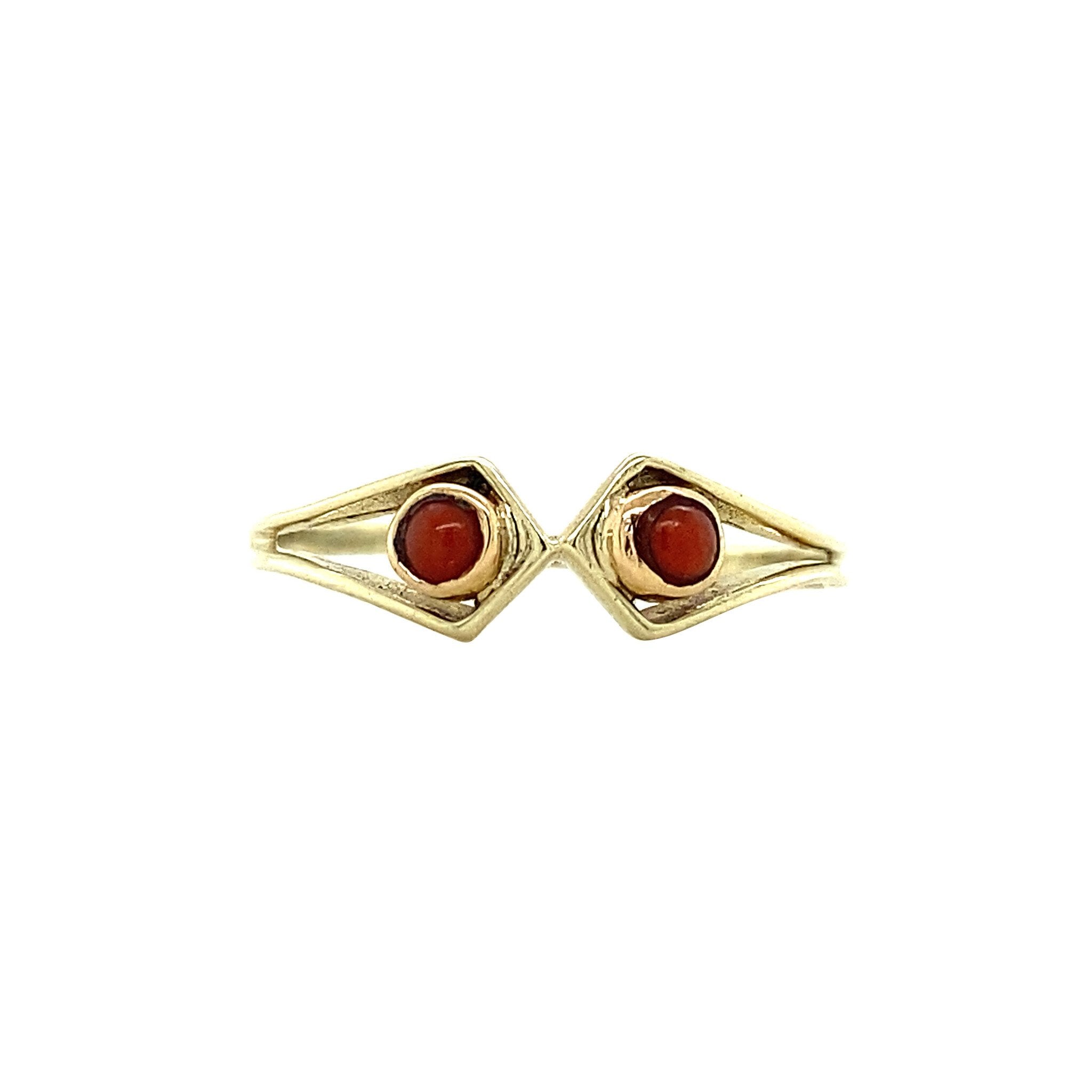 14 kt gold ring with blood coral