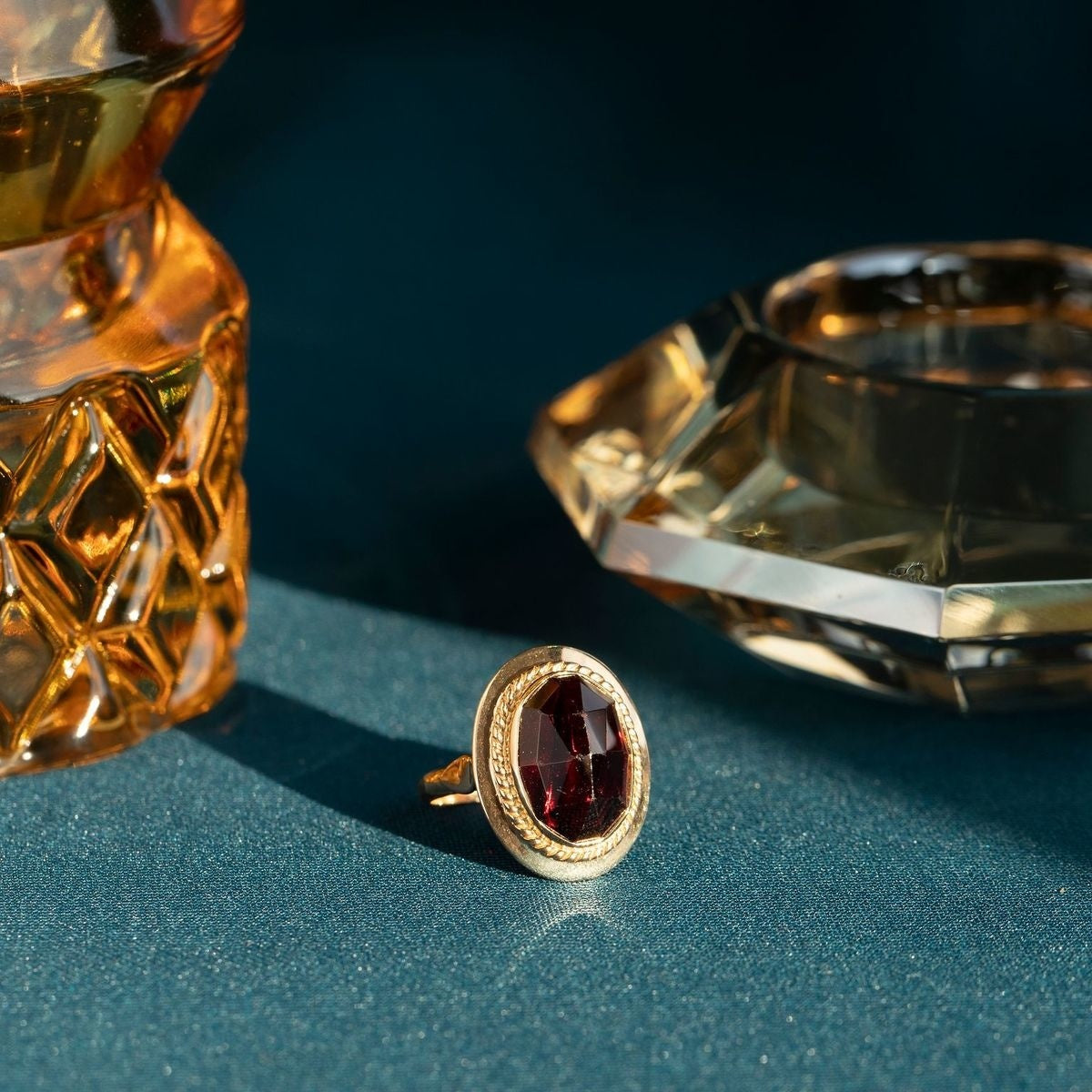 14 kt gold ring with garnet