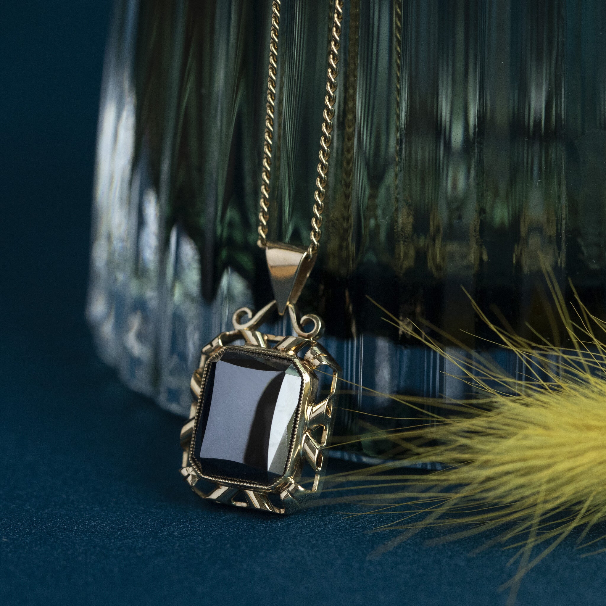 Gouden hanger met hematiet 14 krt