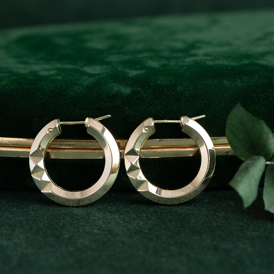 Gouden vintage fantasie oorringen 14 krt