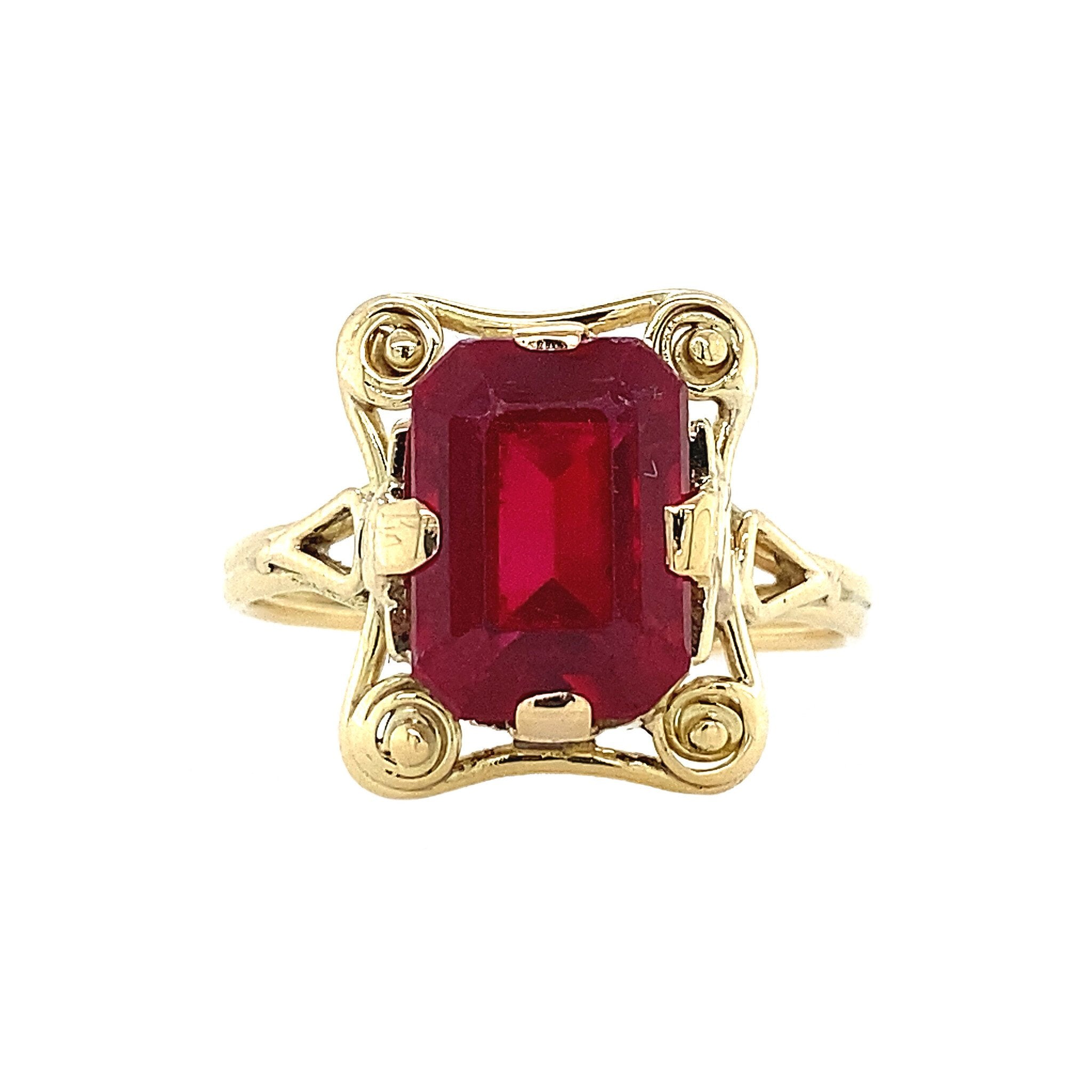 14 kt gold ring with ruby