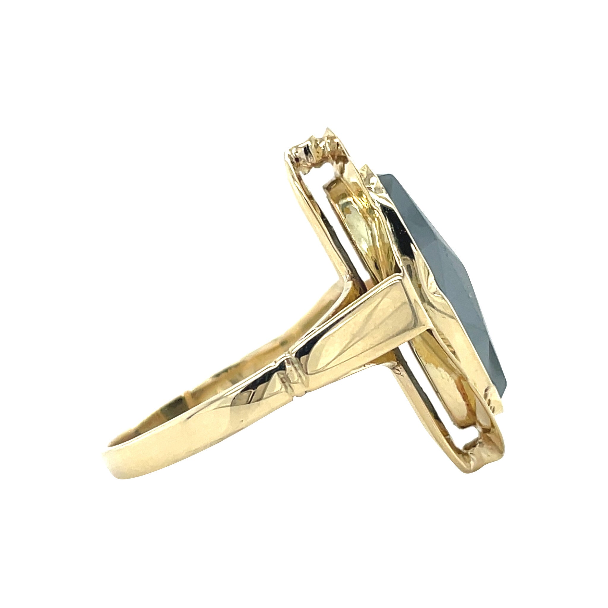 Gold vintage ring with hematite 14 kt