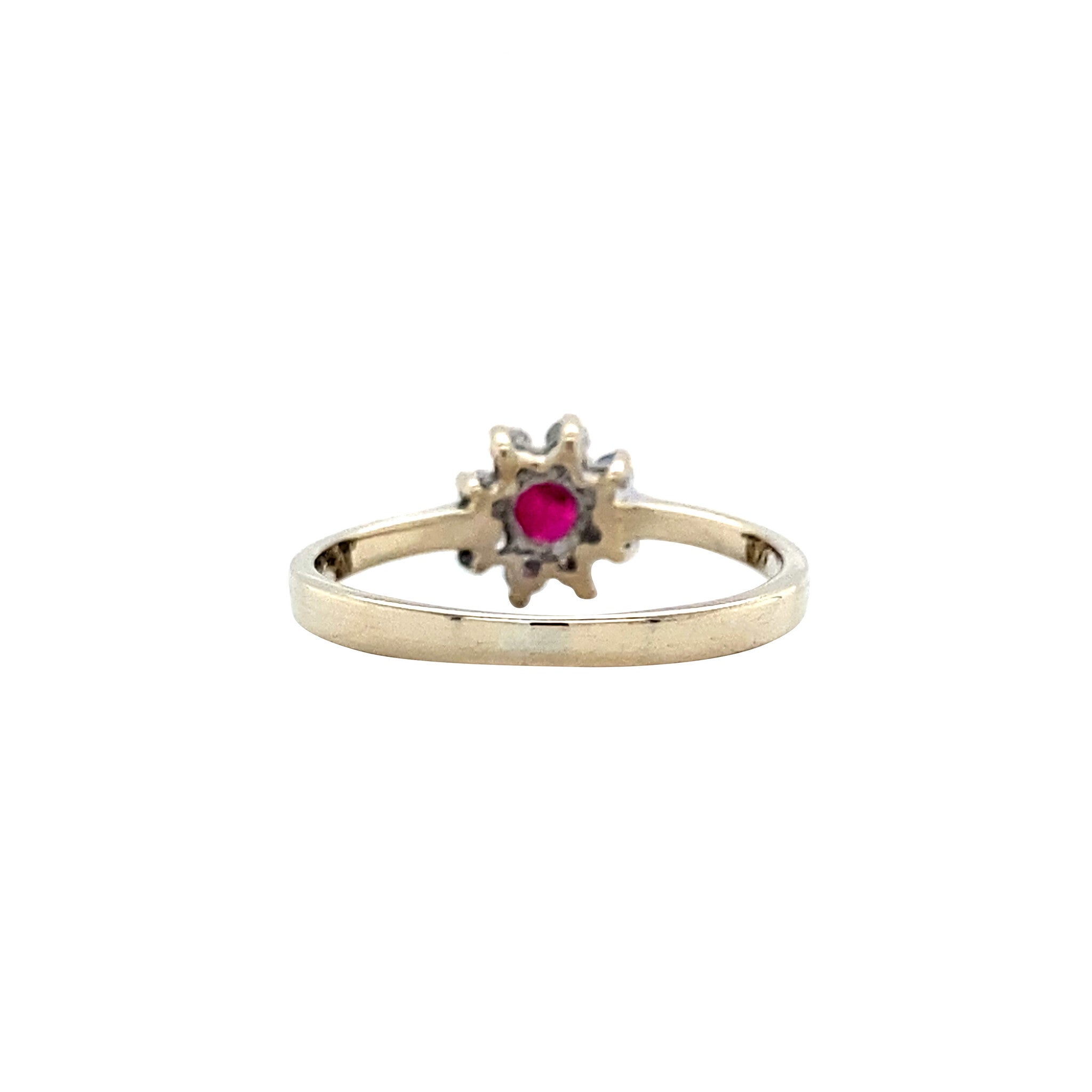 Witgouden vintage entourage ring met robijn en diamant 18 krt