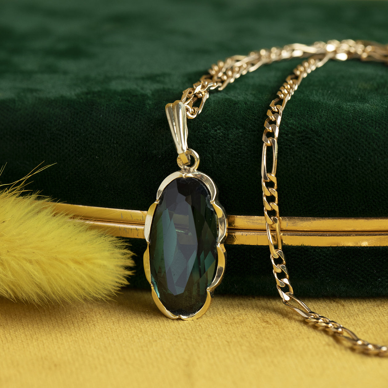 Gouden hanger met groene spinel 14 krt