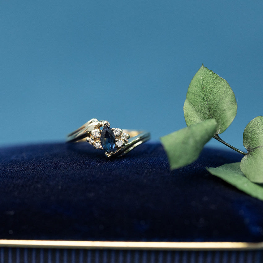 Gold ring with sapphire and diamond 14 krt