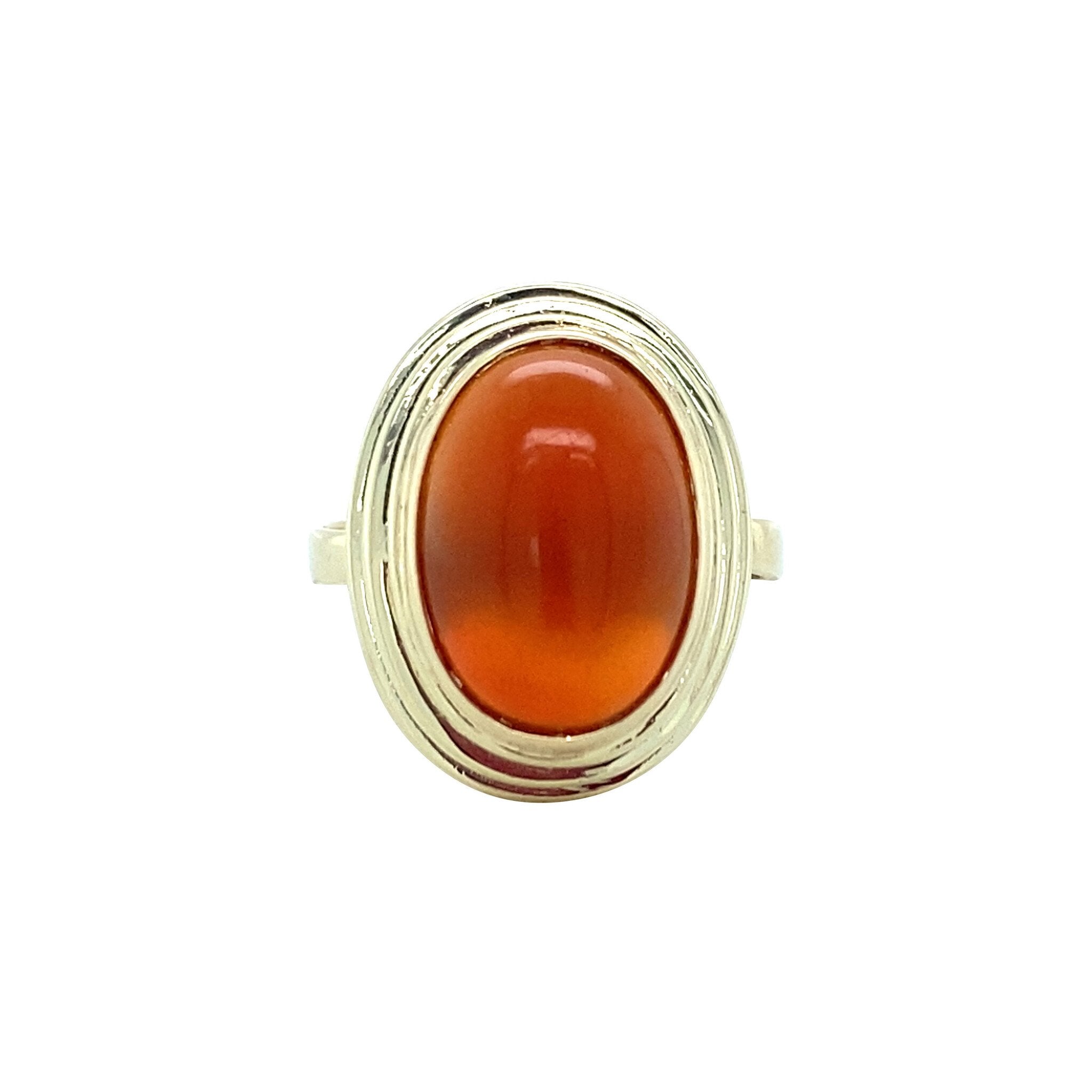 Golden vintage ring with carnelian 14 kt