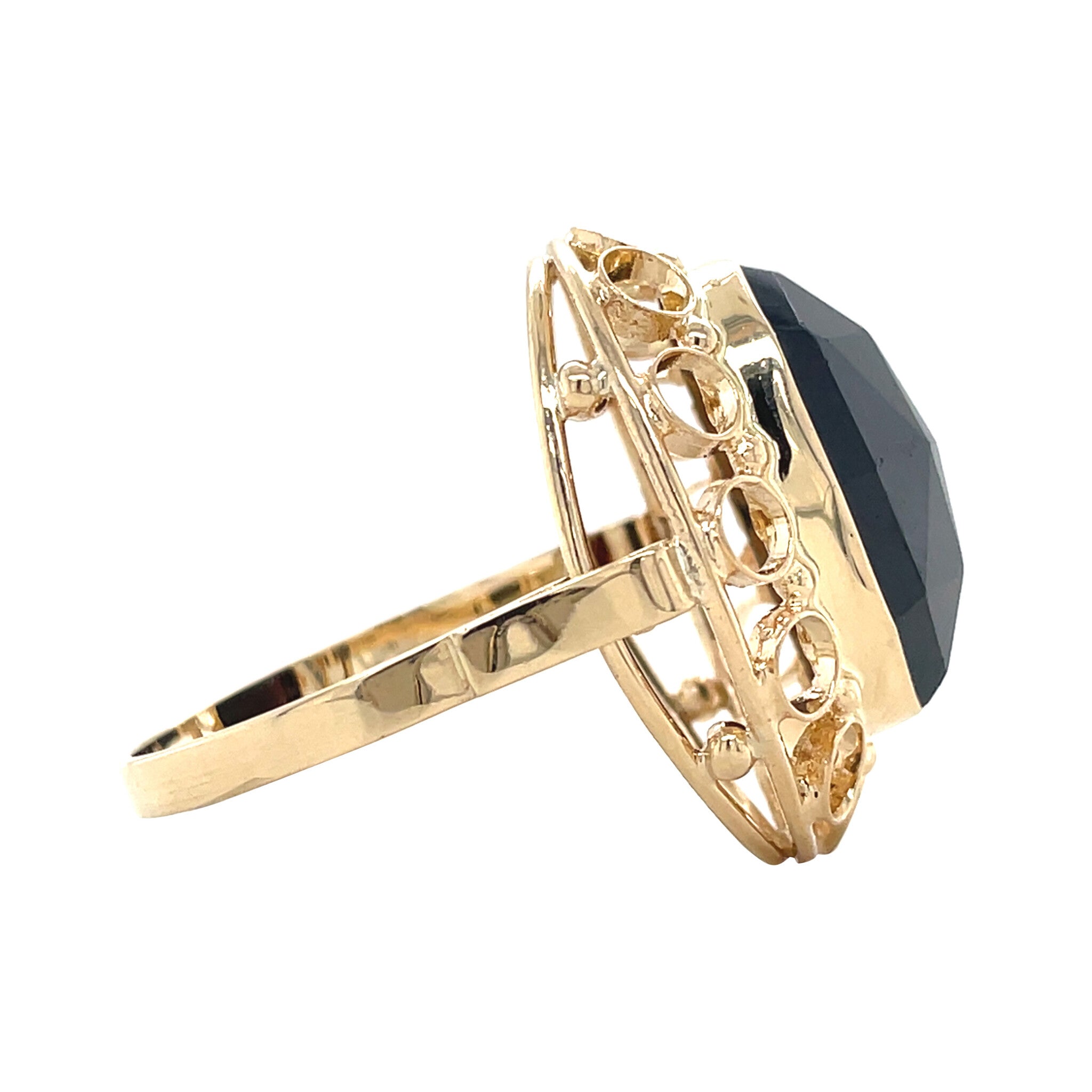 Gold vintage ring with garnet 14 kt