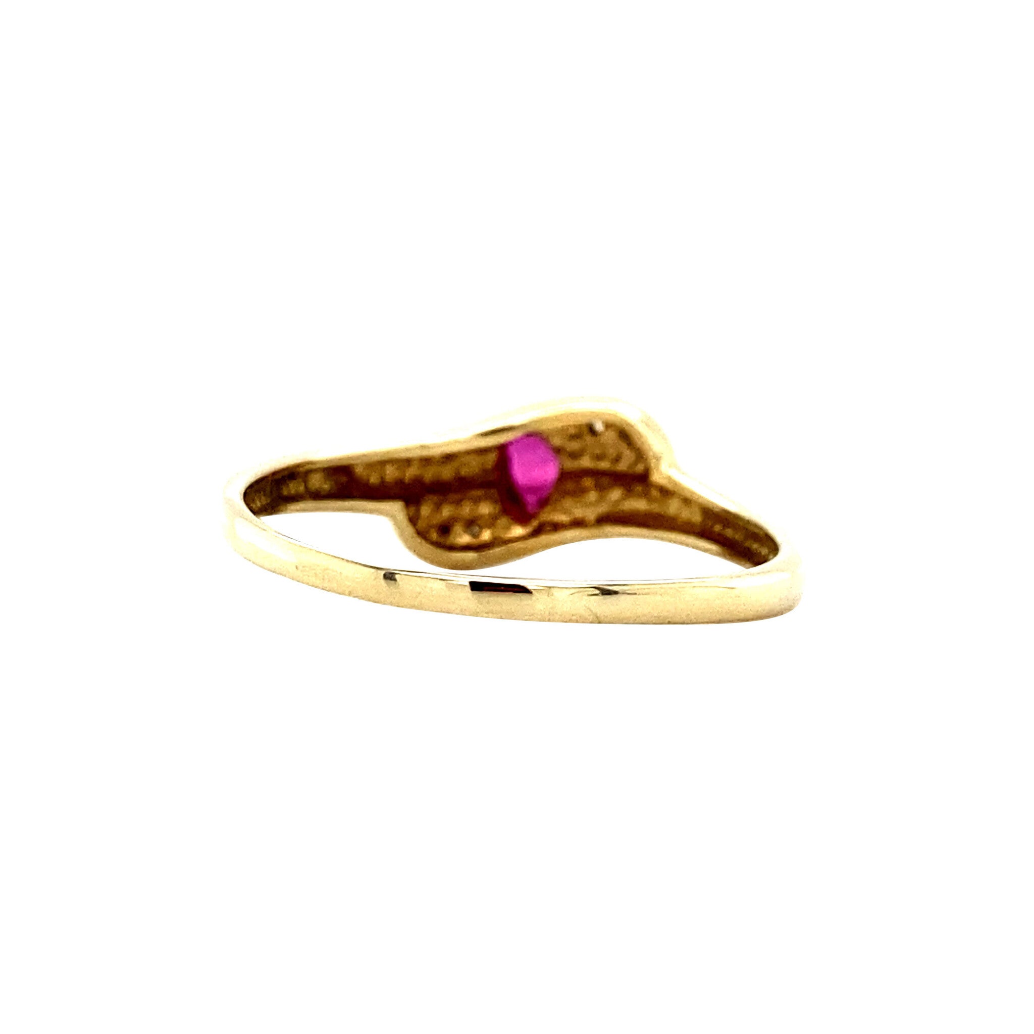 14 kt gold hammered ring with ruby and diamond