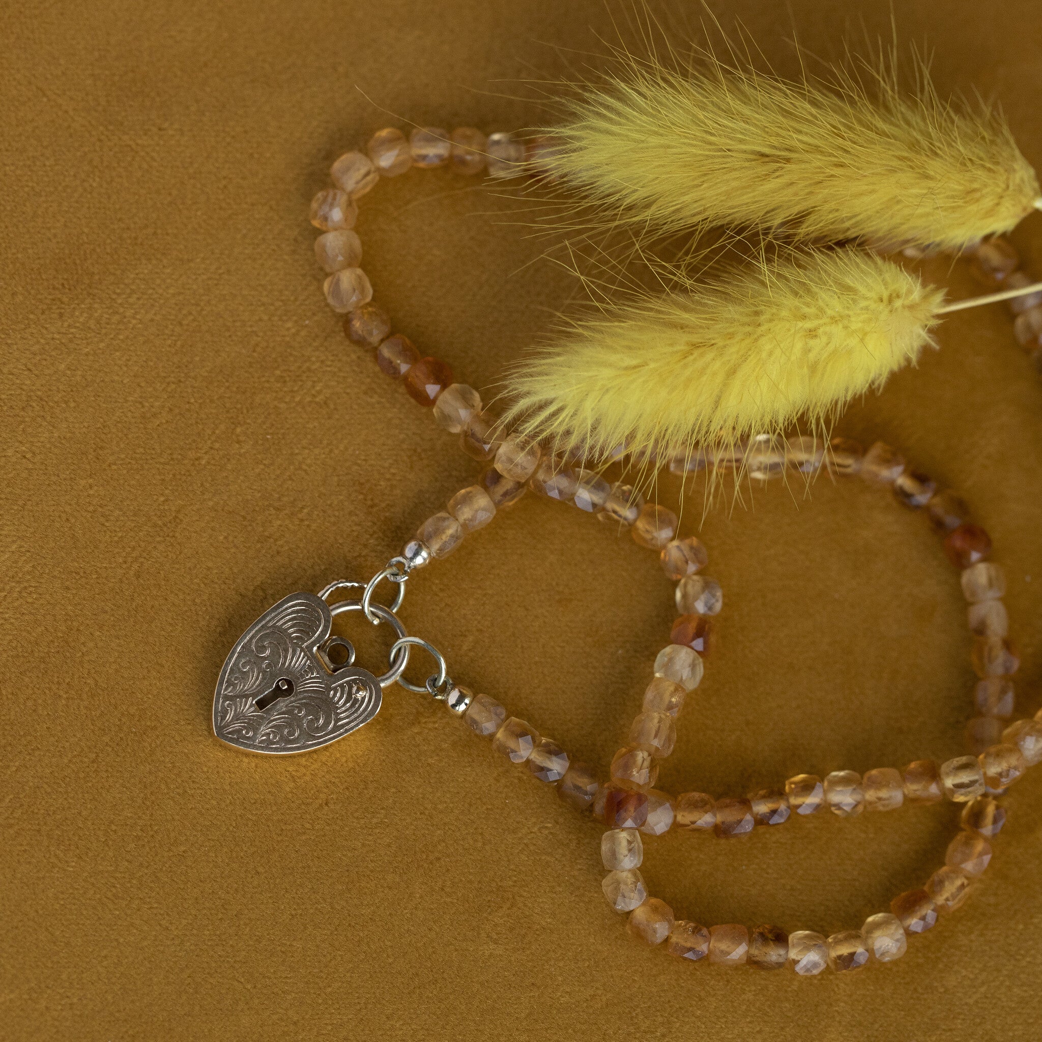 Citrine necklace with heart clasp 43 cm 9 krt