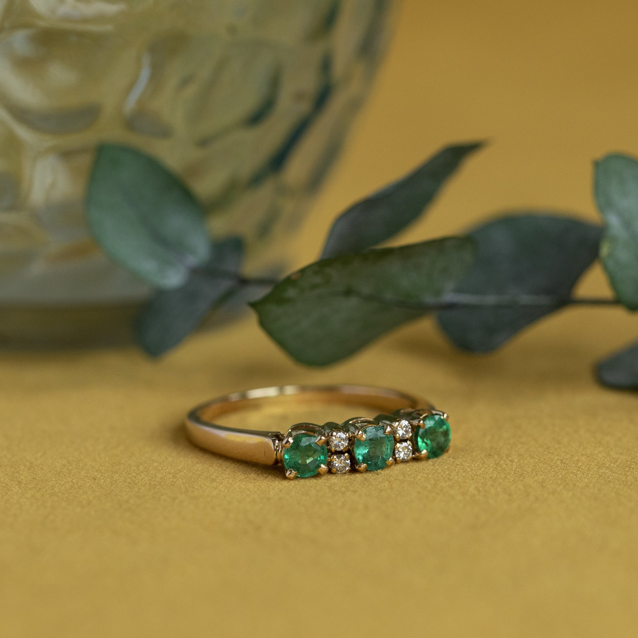 Gold ring with emerald and diamond, 14 kt