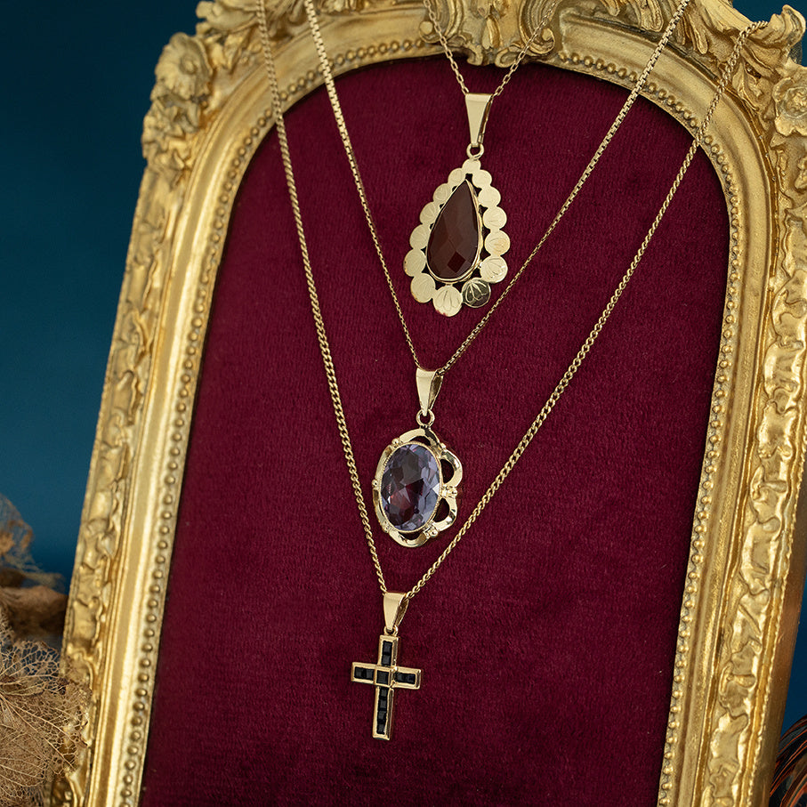 Vintage 14 kt gold pendant with sapphire