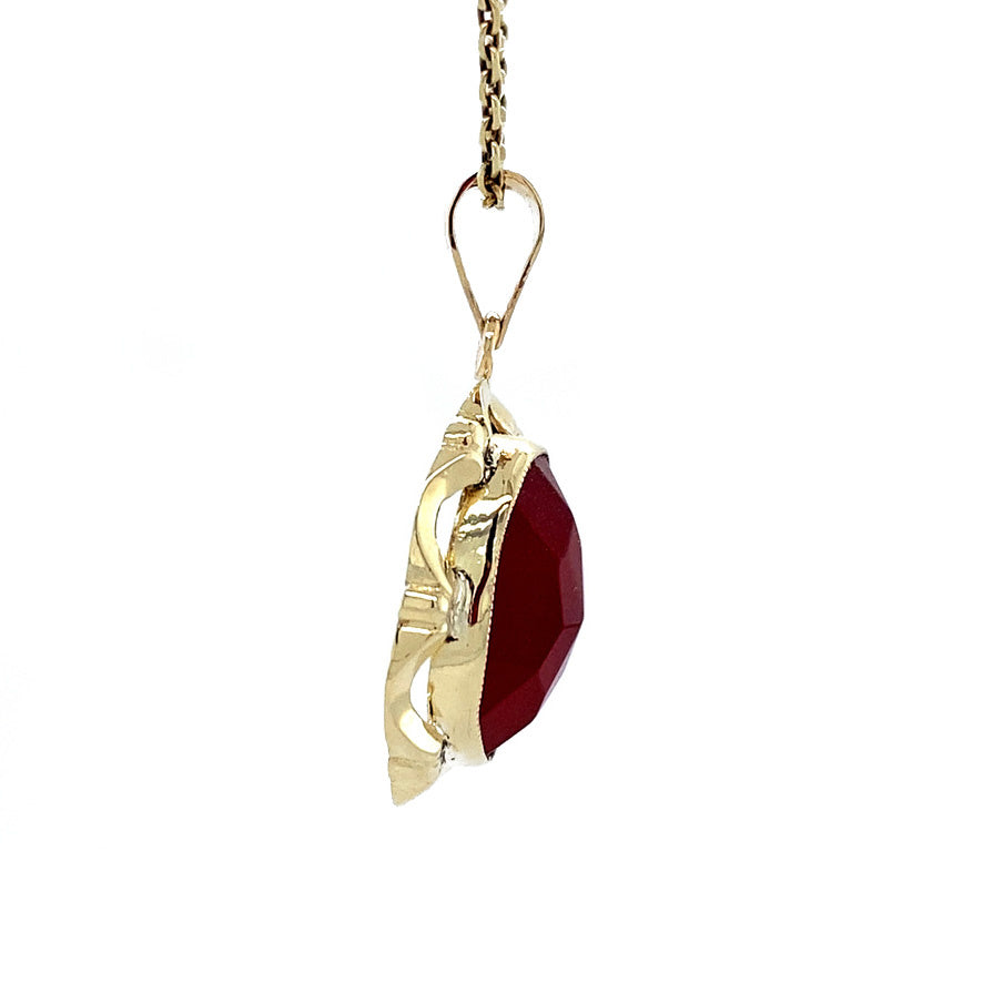 Gold pendant with carnelian 14 kt