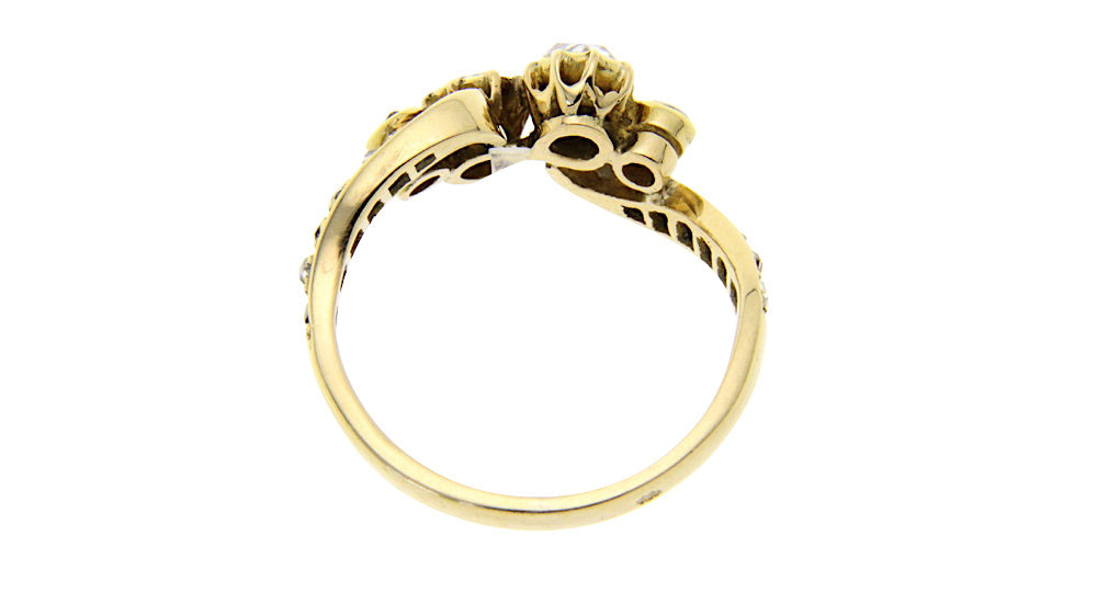 Gold striking ring with rose diamond 14 crt