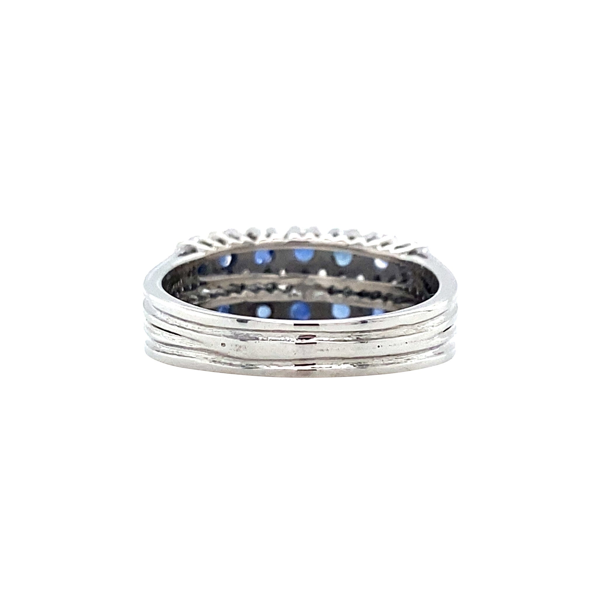 White gold ring with sapphire 18 krt
