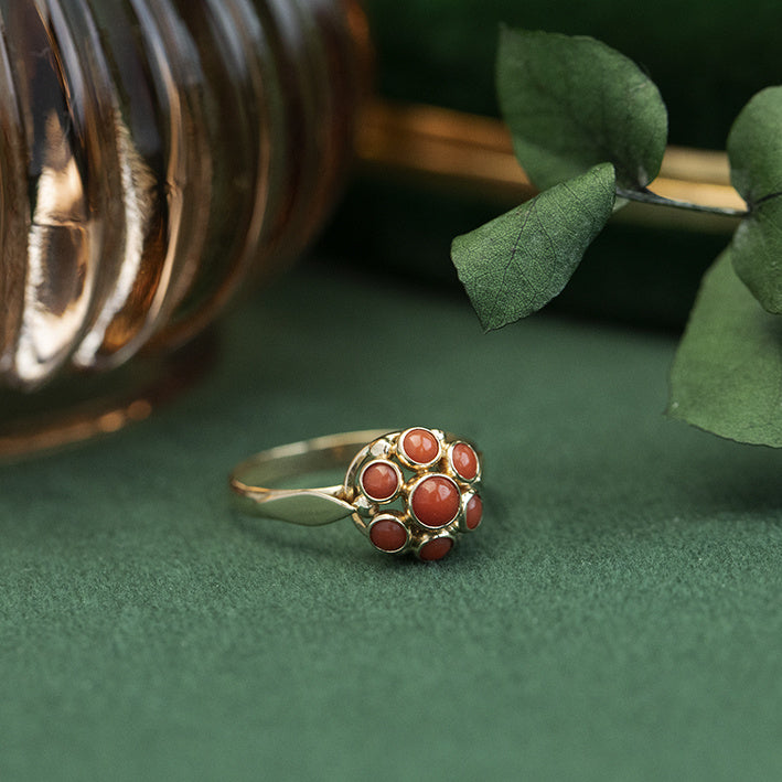 Gold ring with blood coral 14 krt