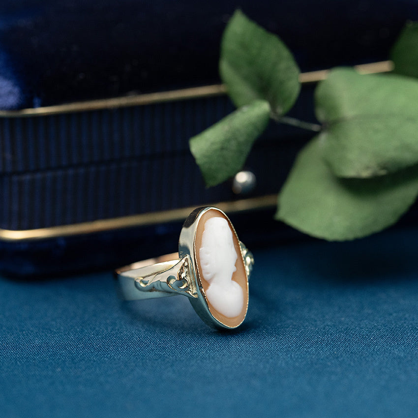 Ring with a cameo, 12 kt